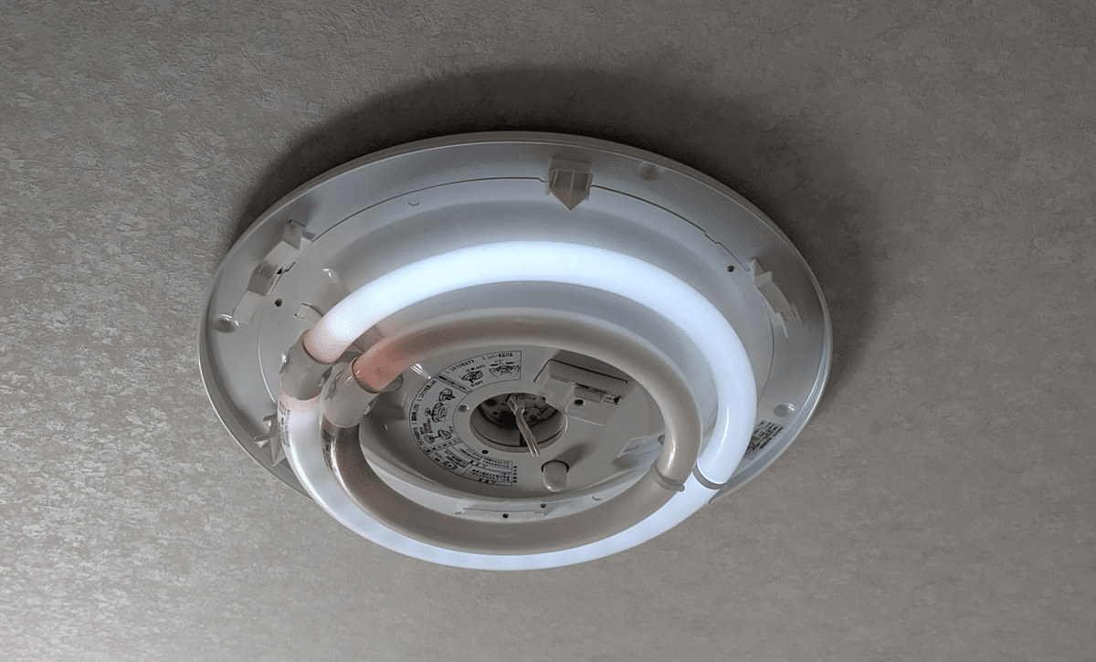 シーリングライトの蛍光灯 玉切れしたからLEDに交換しようかなぁ