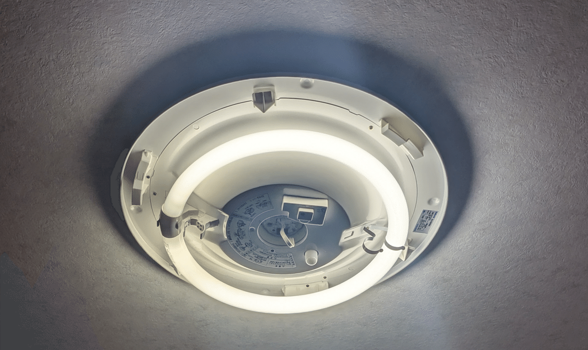 シーリングライトの蛍光灯 玉切れしたからLEDに交換しようかなぁ