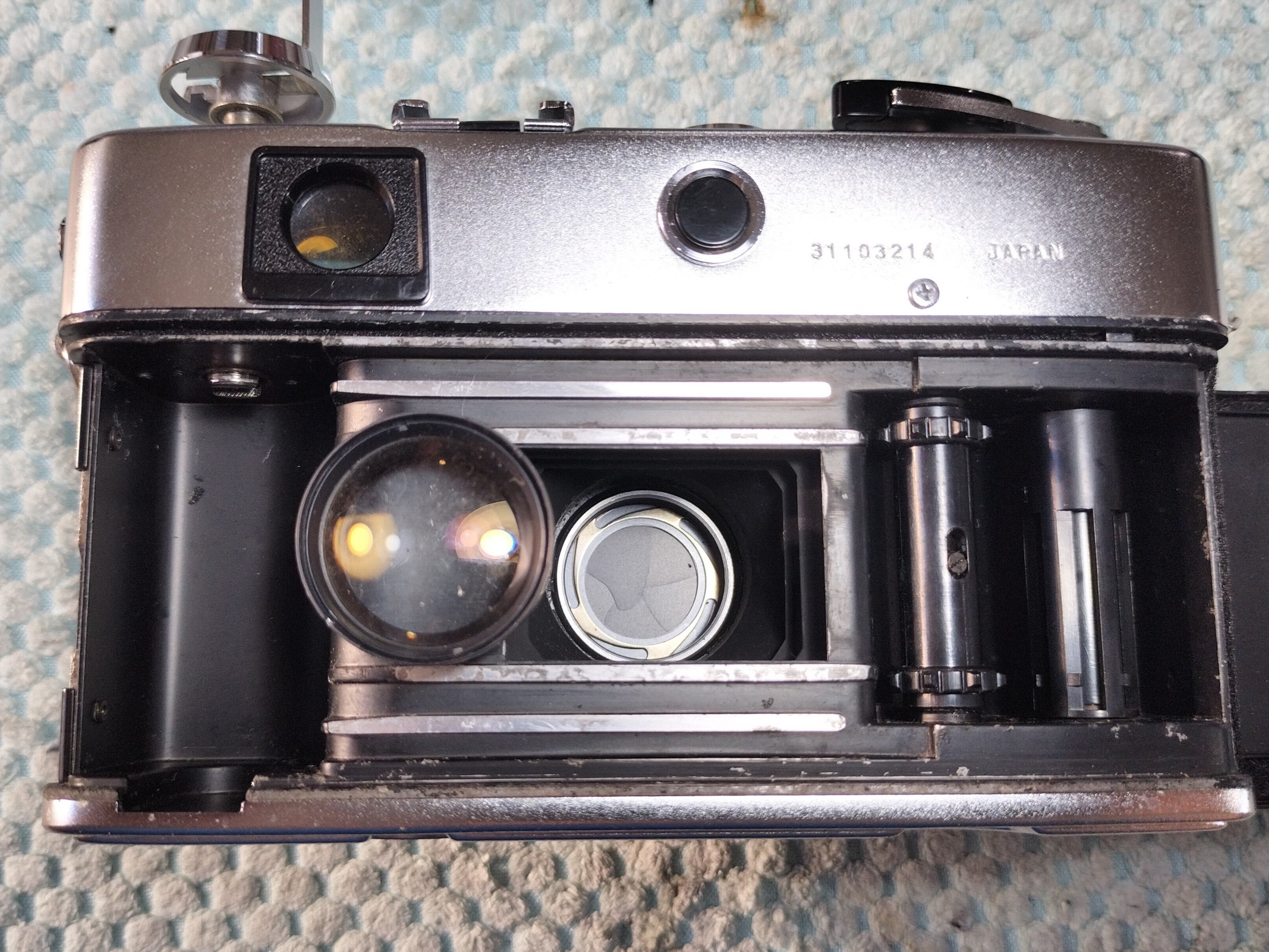 ★ヤシカエレクトロ35 GL 【美品・完動品・光学系分解整備済み】⑤ ヤシカエレクトロ35 GLの分解｜フィルムカメラ修理のアクアカメラ