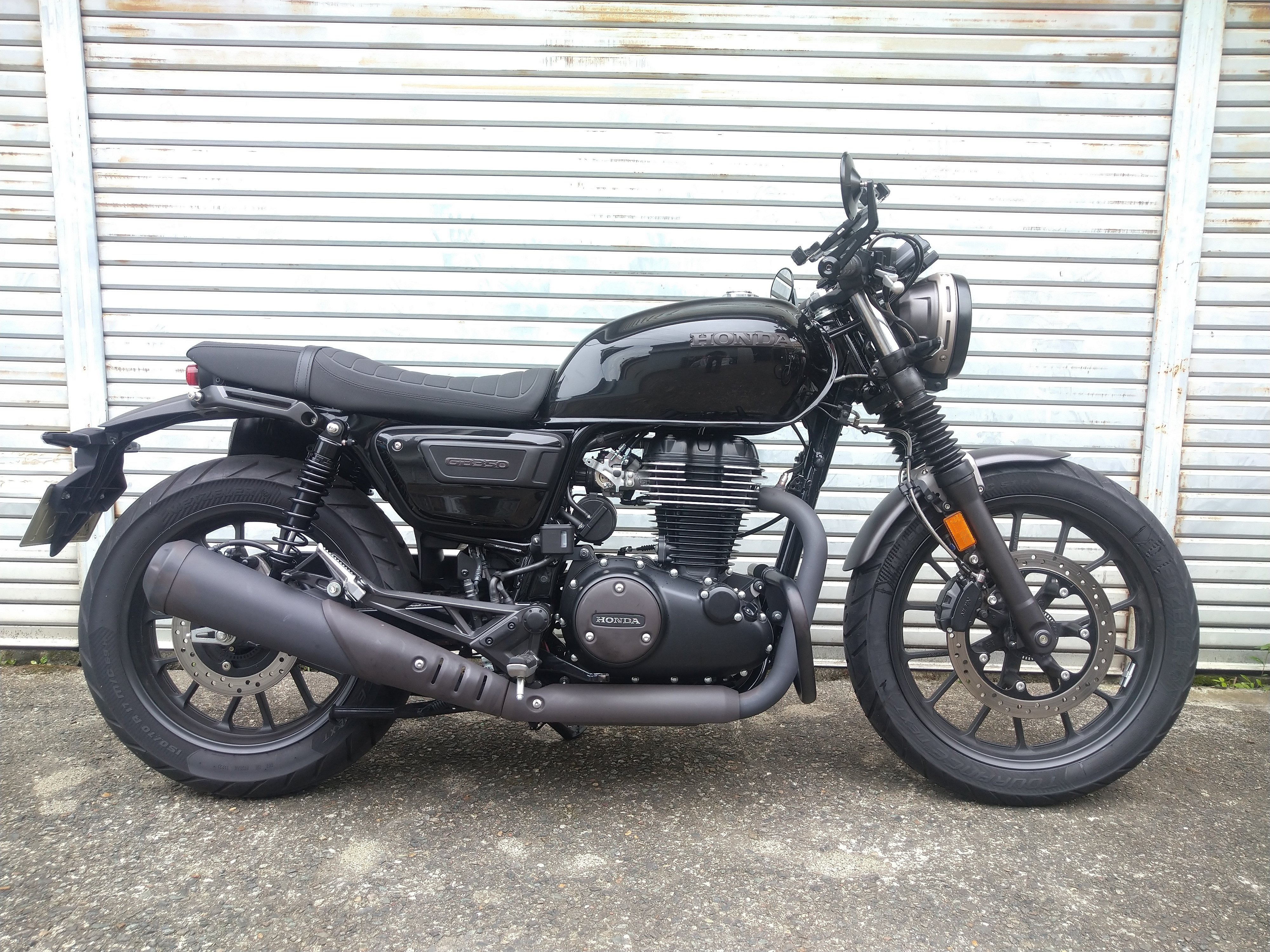炙り醤油風 トリプル肉厚ビーフとGB350セパハン化。｜GARAGE