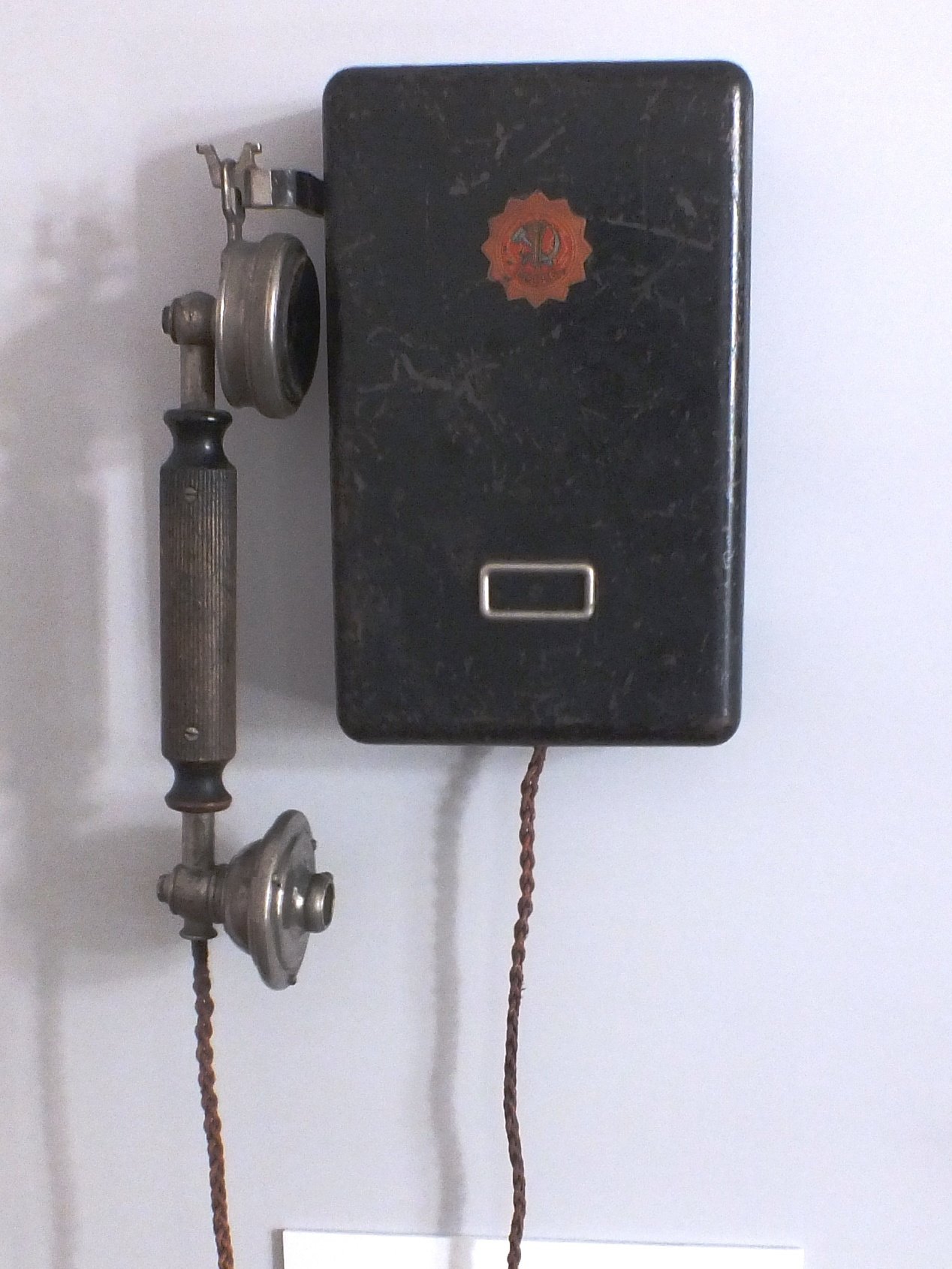 電話の歴史博物館｜露傍の石