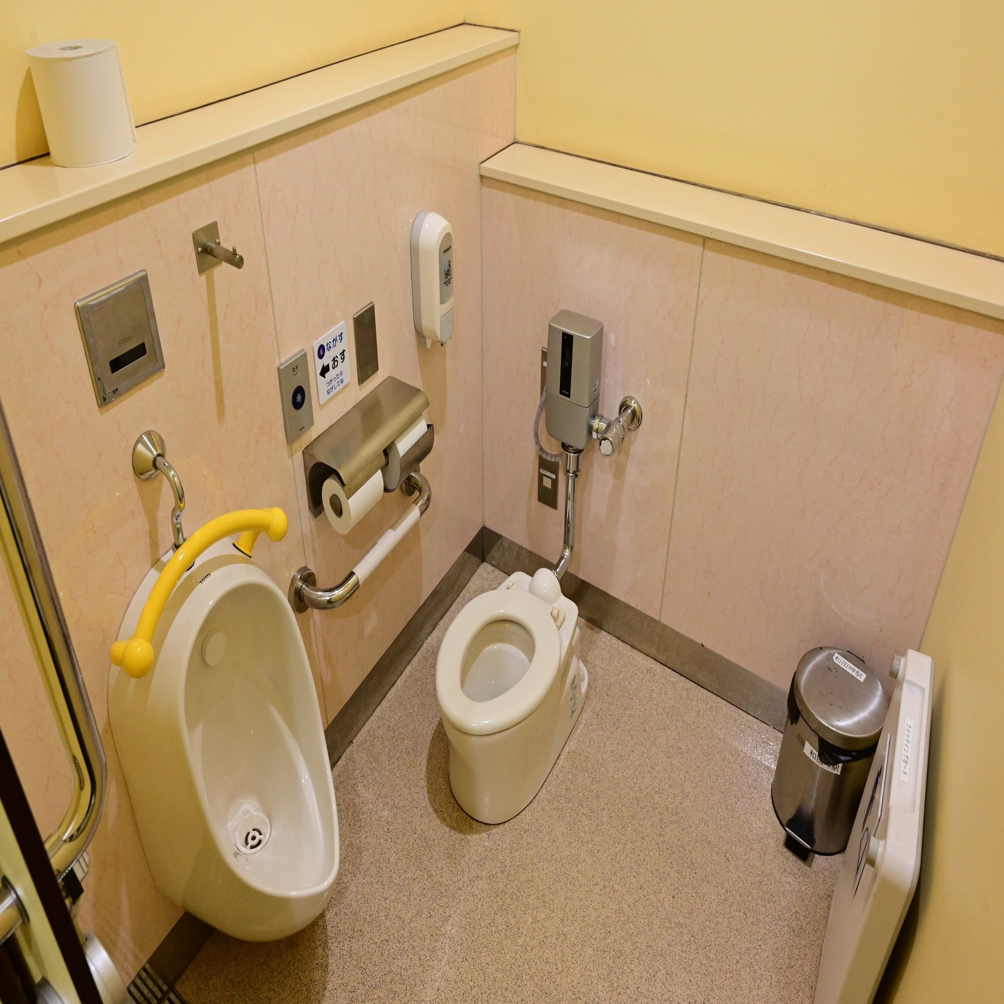 トイレ盗撮　市役所 