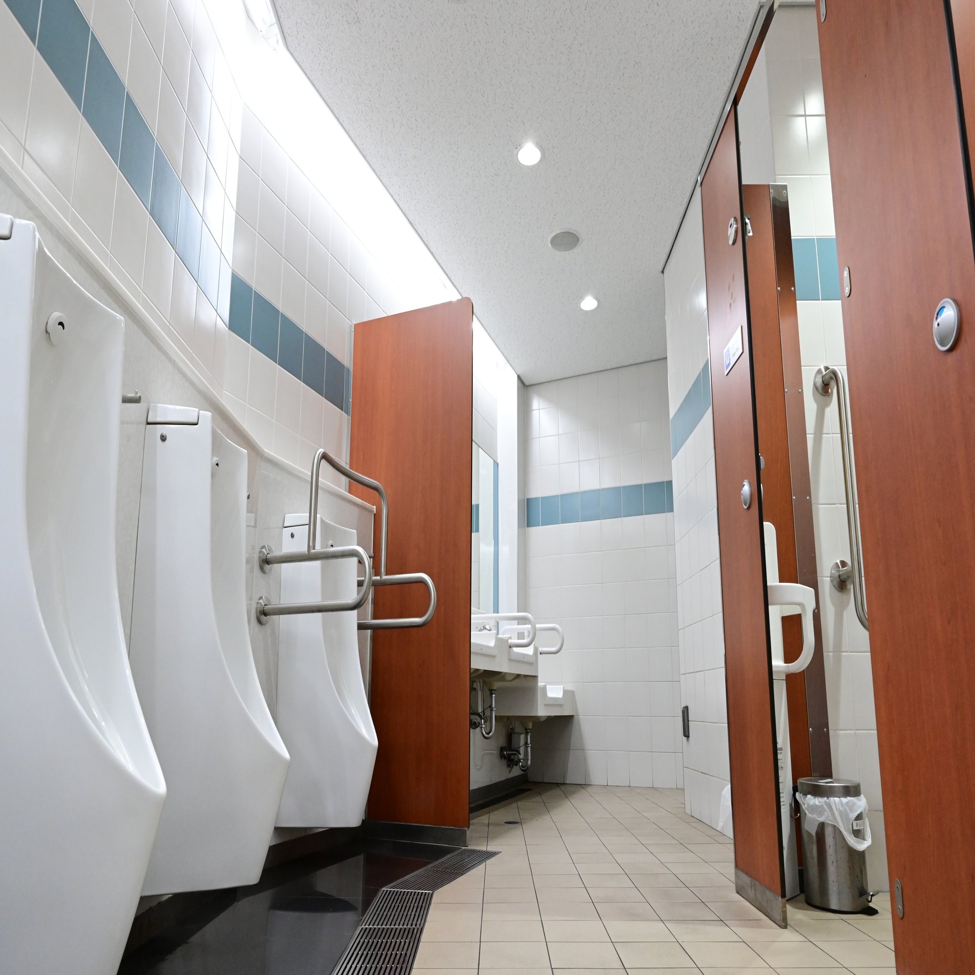 トイレ盗撮　市役所 地下鉄の駅トイレを全て「洋式」に 神戸市役所の和式伝説が終焉！｜神戸市公式note