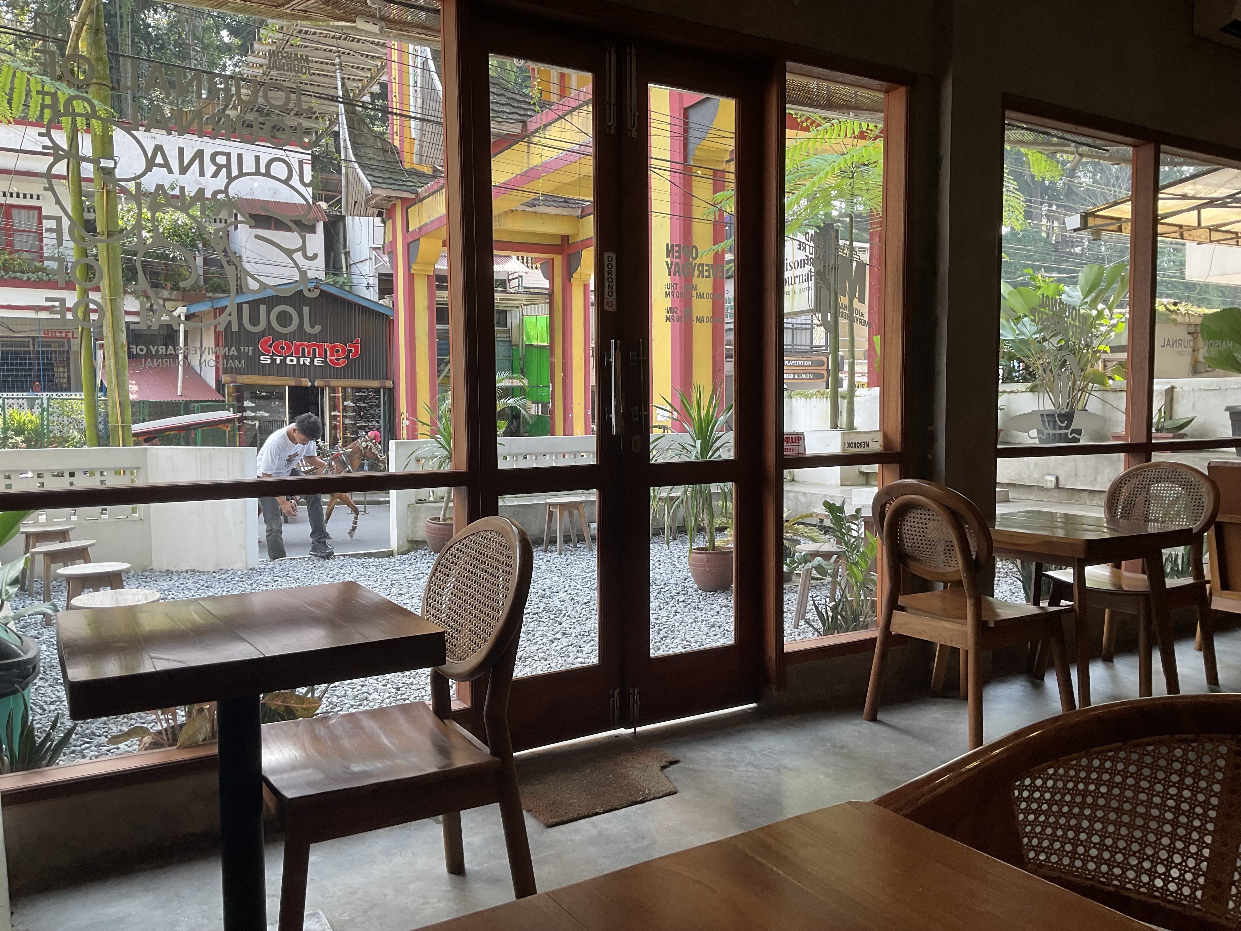 スマトラ島の温泉をめぐる旅 16日目 トバ湖からブキッティンギへバス