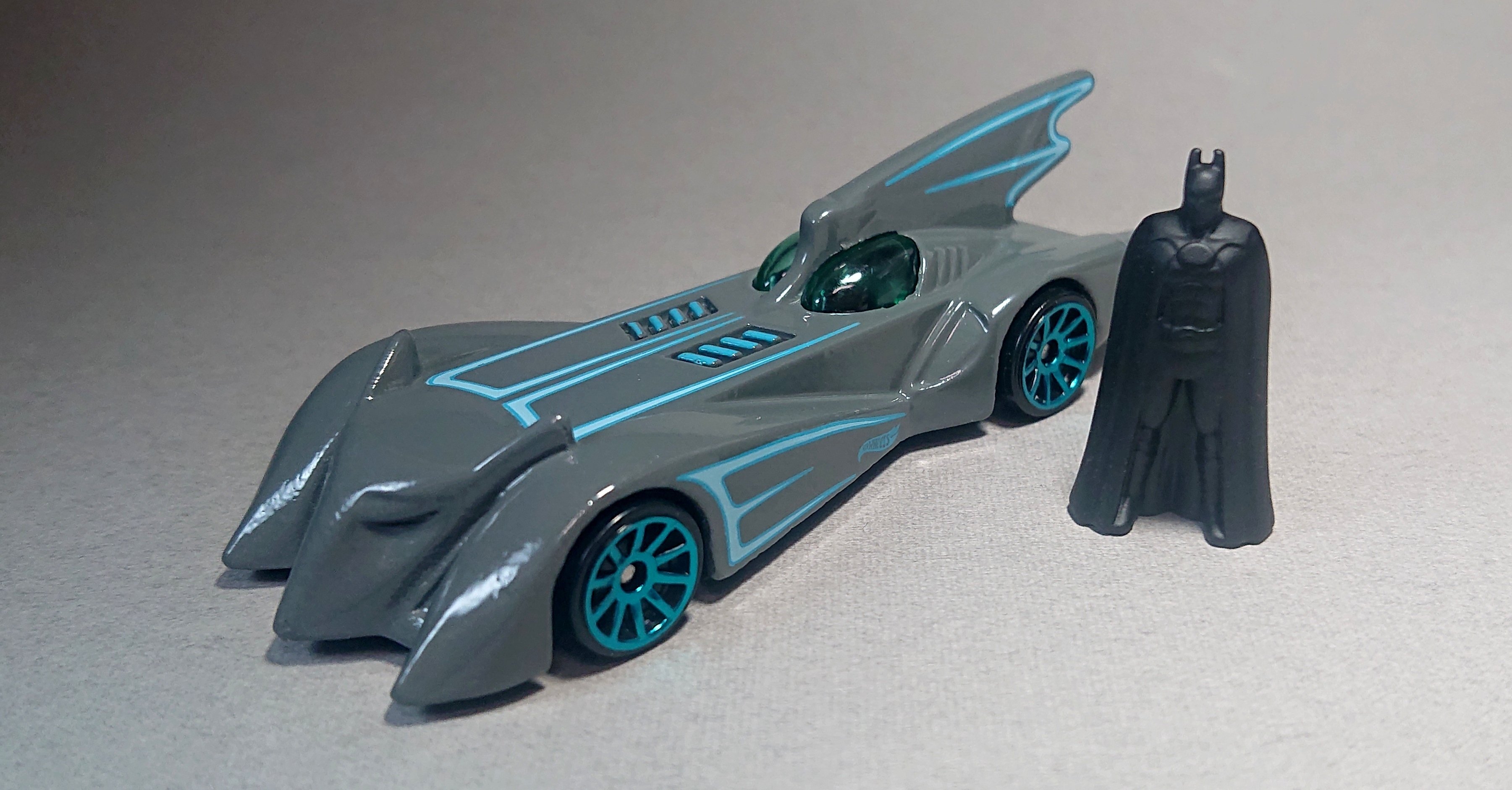 BMC#02】変幻自在のアニメ版バットモービル4色｜メニホビ
