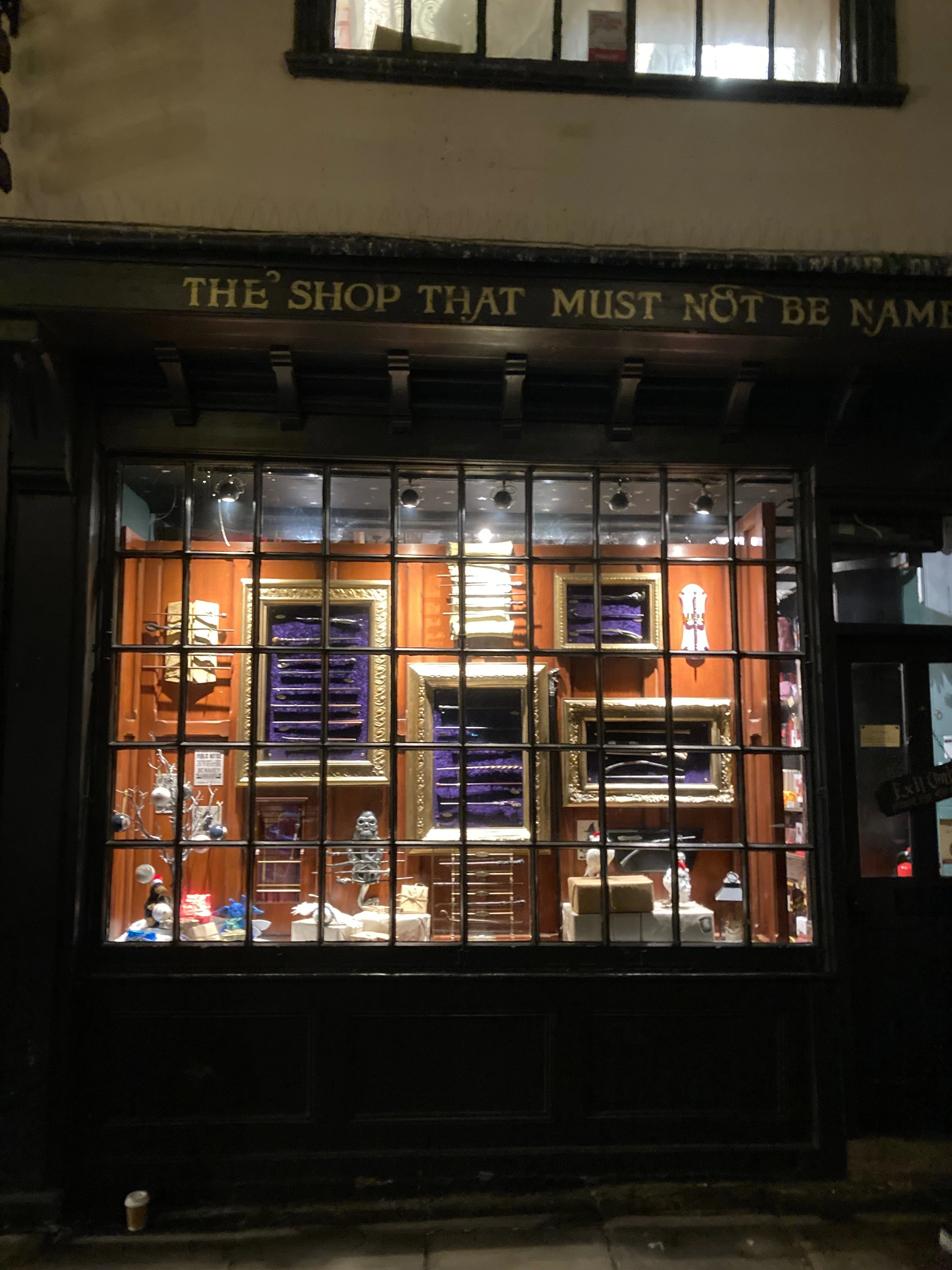 Harry Potter in the UK ダイアゴン横丁｜ピンク式部（旧 66号線）