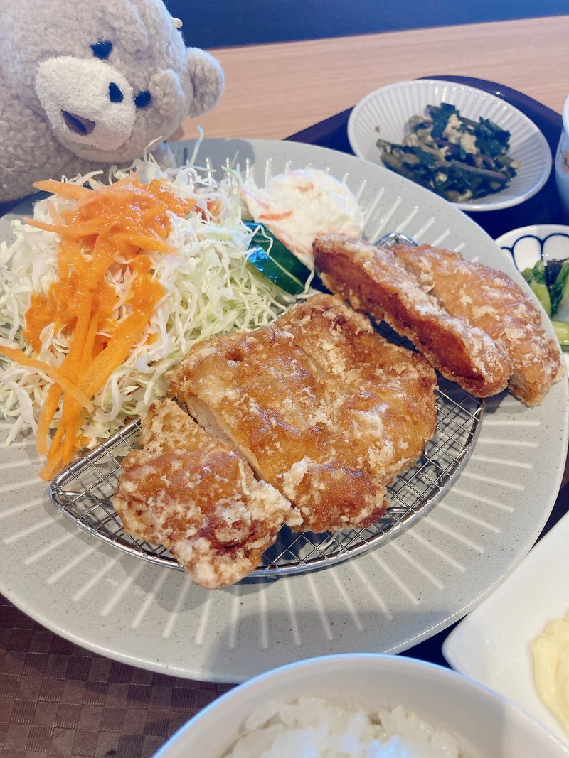 道の駅「マルメロの駅ながと」長野県・大きな道の駅でお店が多くていい。温泉のすぐとなり。Wi-Fi強力。休憩カウンター席あり。