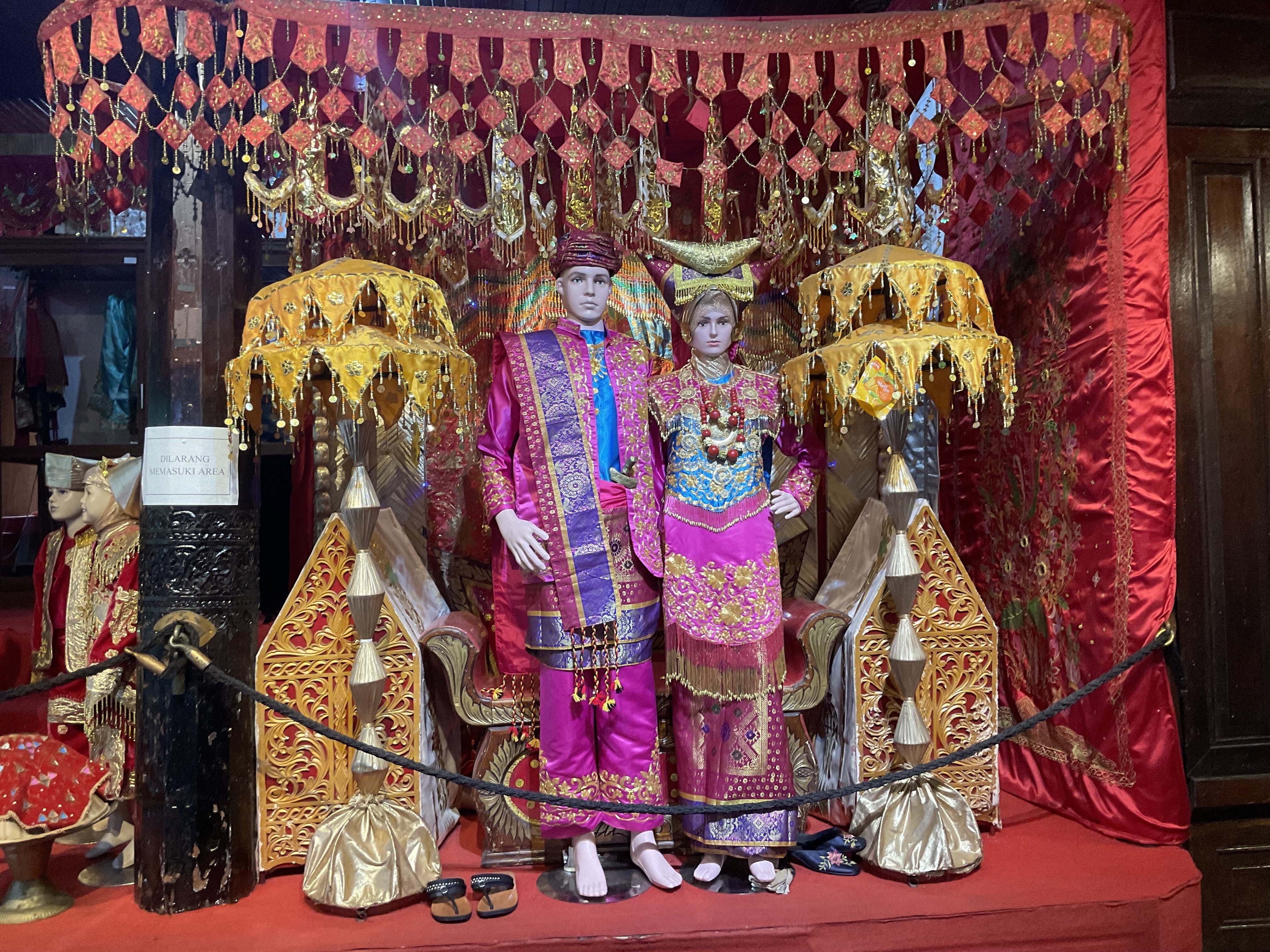 スマトラ島の温泉をめぐる旅 16日目 トバ湖からブキッティンギへバス