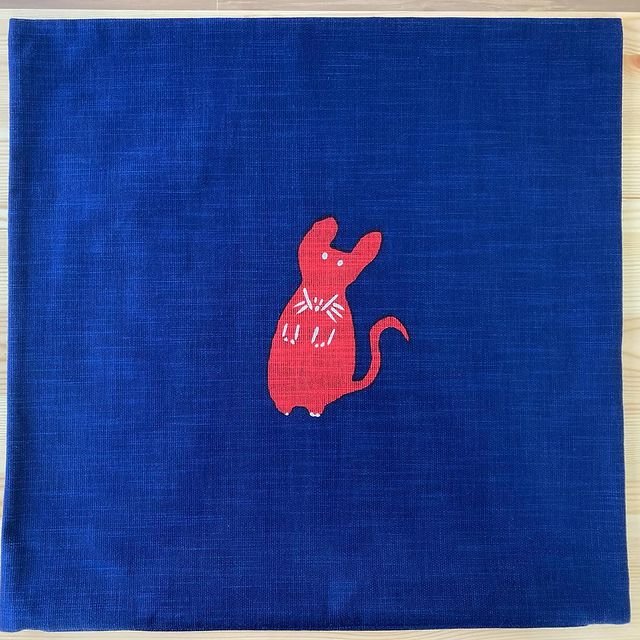 柚木沙弥郎　クッションカバー　ねこ　ねずみ 柚木沙弥郎 クッションカバー ねこ ねずみ 柚木沙弥郎、猫と