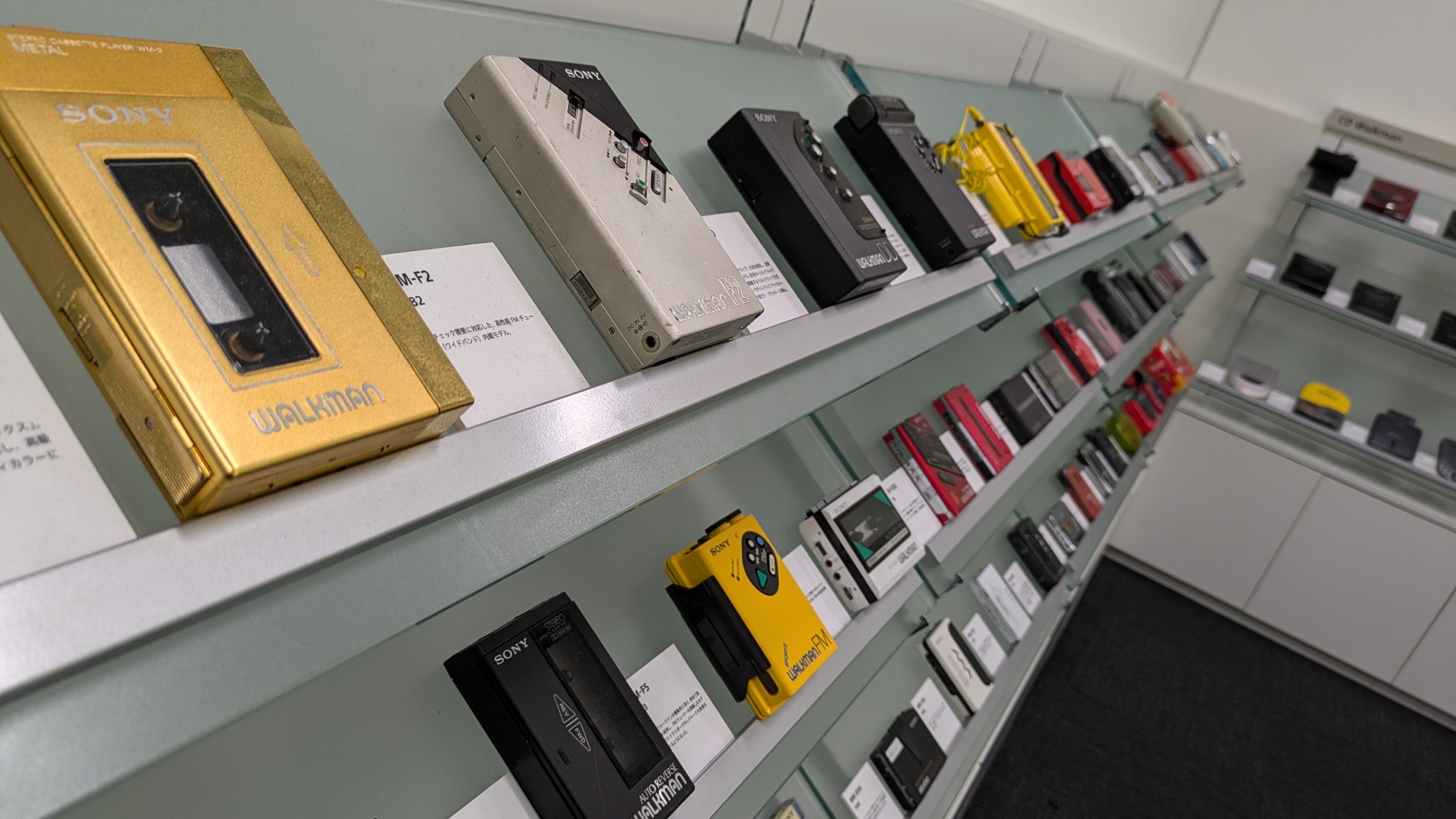 モノマガジン特別編集 20周年記念ウォークマン年鑑 : 1979～1999 619GH5DCJJL._UF350,350_QL50_.jpg