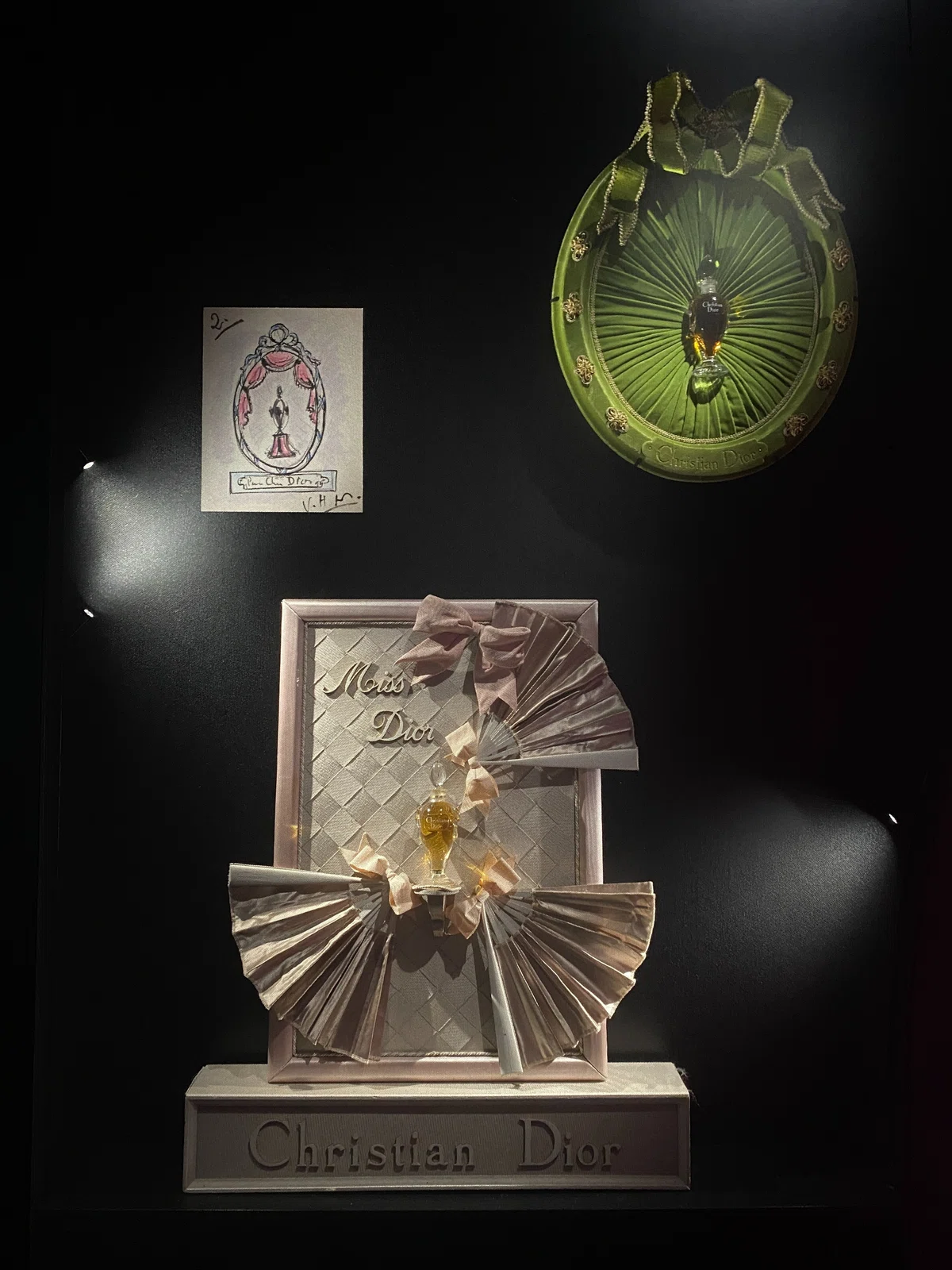 ミス ディオール展覧会ーある女性の物語」Miss Dior Exhibition 