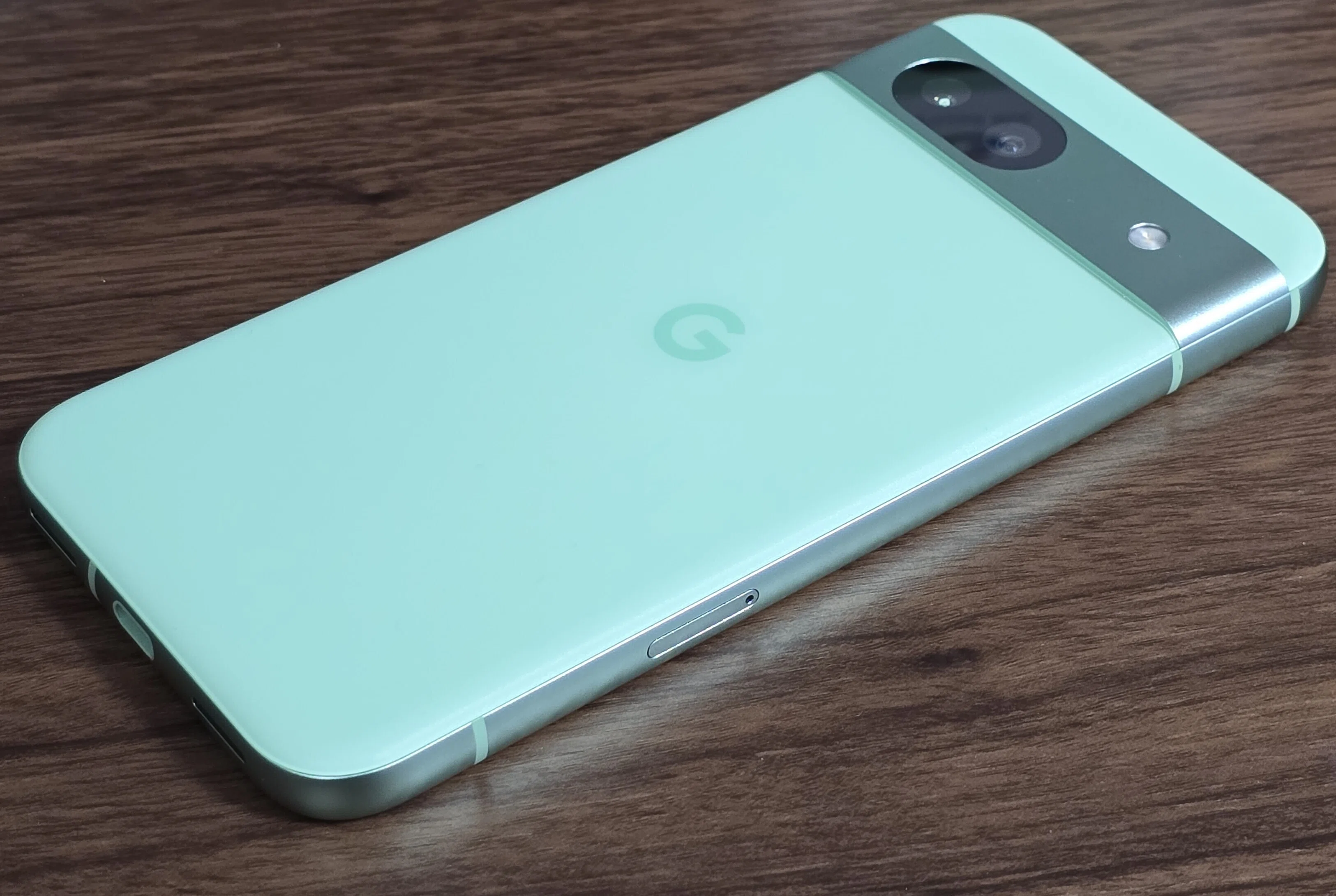 Google Pixel 8a ホワイト シムフリーおまけ付きです 【公式通販】