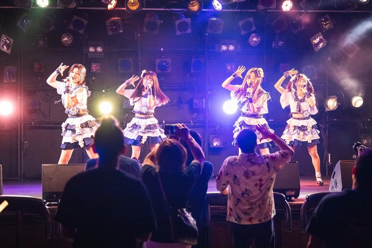 旧帝大卒アイドルグループ「学歴の暴力」が七大戦開会式に降臨