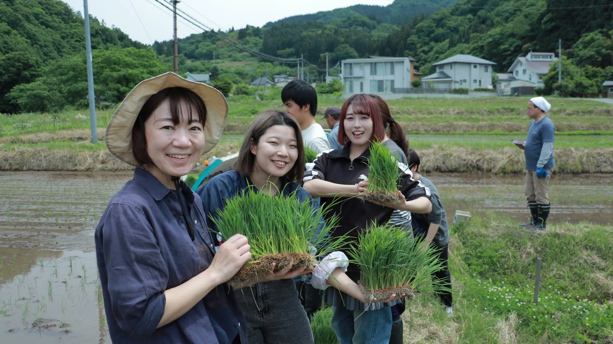 活動レポ】田植えを行いました！｜東北芸術工科大学企画構想学科田澤ゼミ