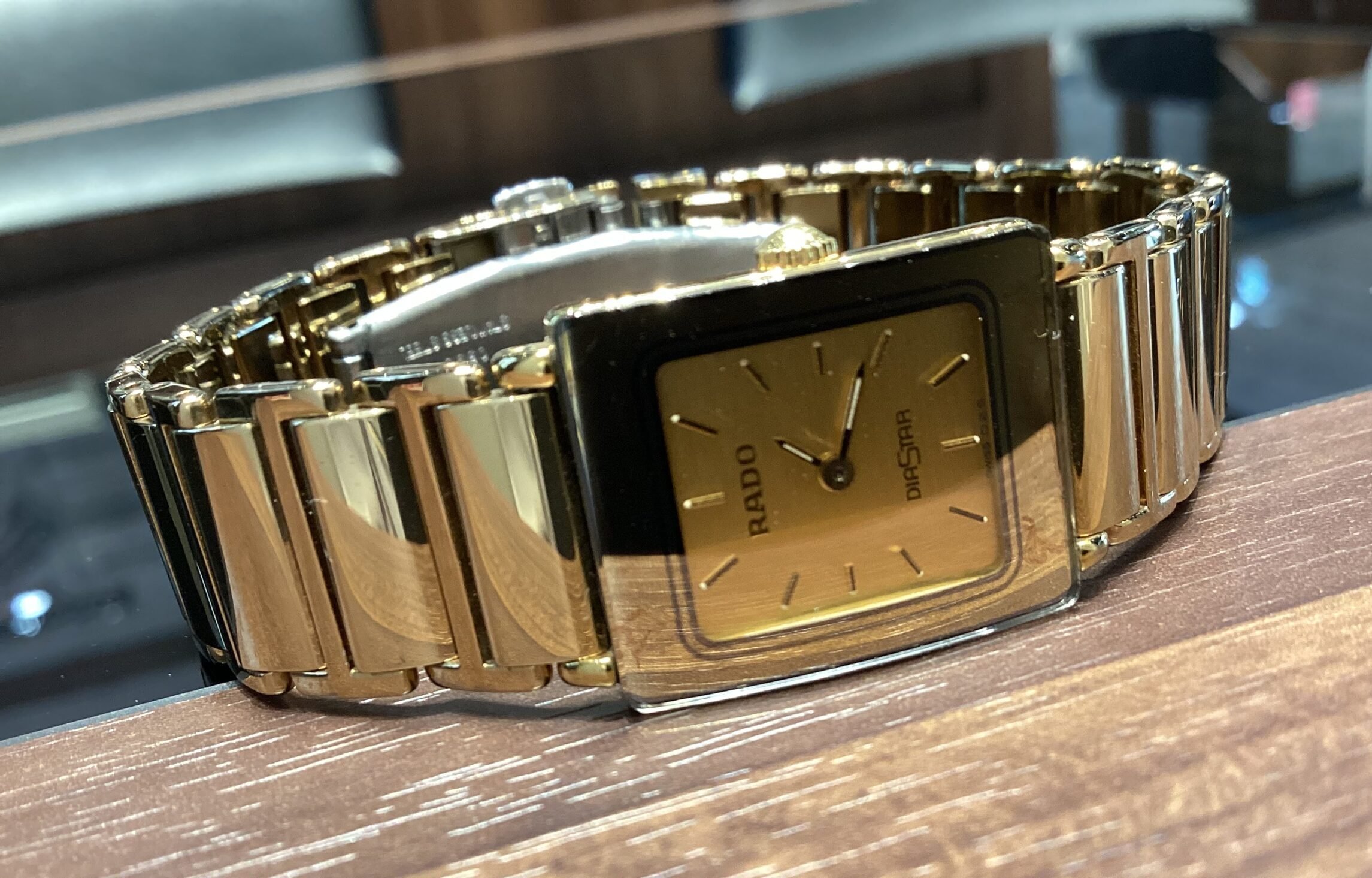 ラドー(rado)の電池交換・修理・オーバーホールの料金は ラドー(rado)の電池交換・修理・オーバーホールの料金は