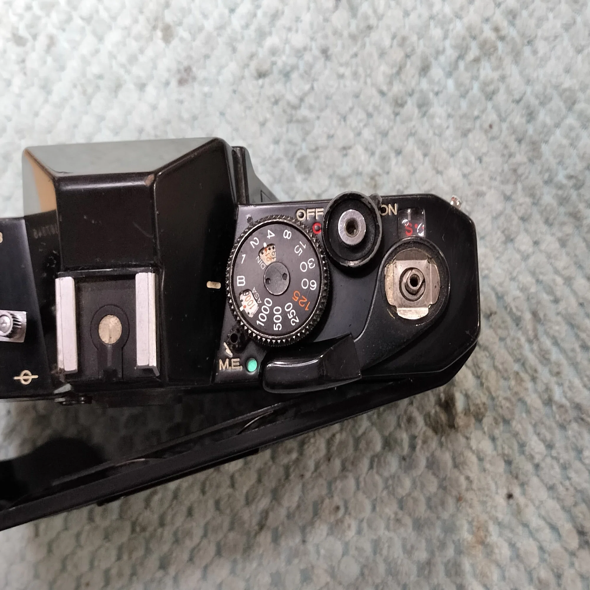 KONICA AUTOREFLEX T3の分解｜フィルムカメラ修理のアクアカメラ