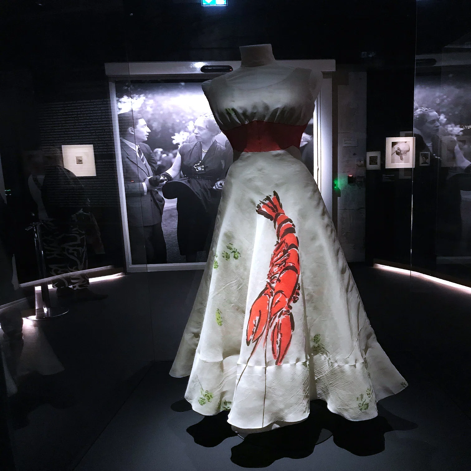 Shocking Pinkとロブスタードレス@『スキャパレリ』展inパリ装飾美術館 
