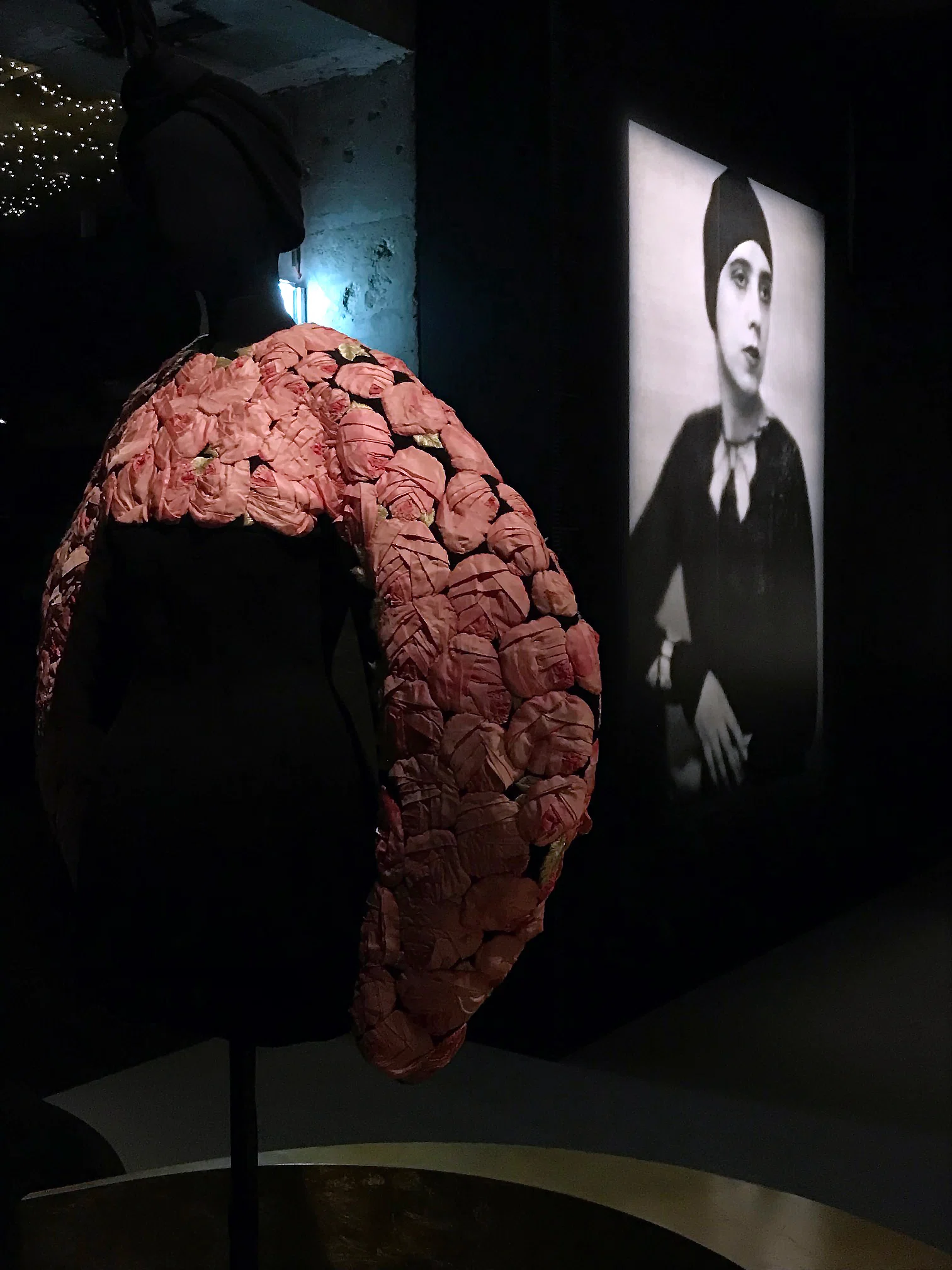 Shocking Pinkとロブスタードレス@『スキャパレリ』展inパリ装飾美術館