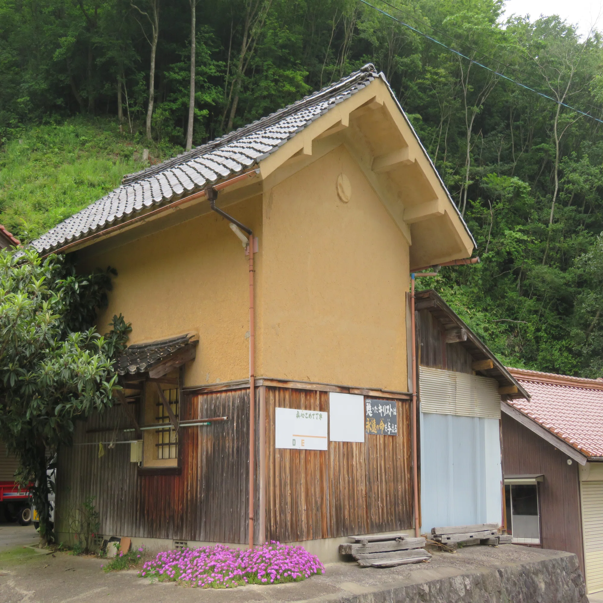 漆喰を塗らない土蔵たち｜鹿老