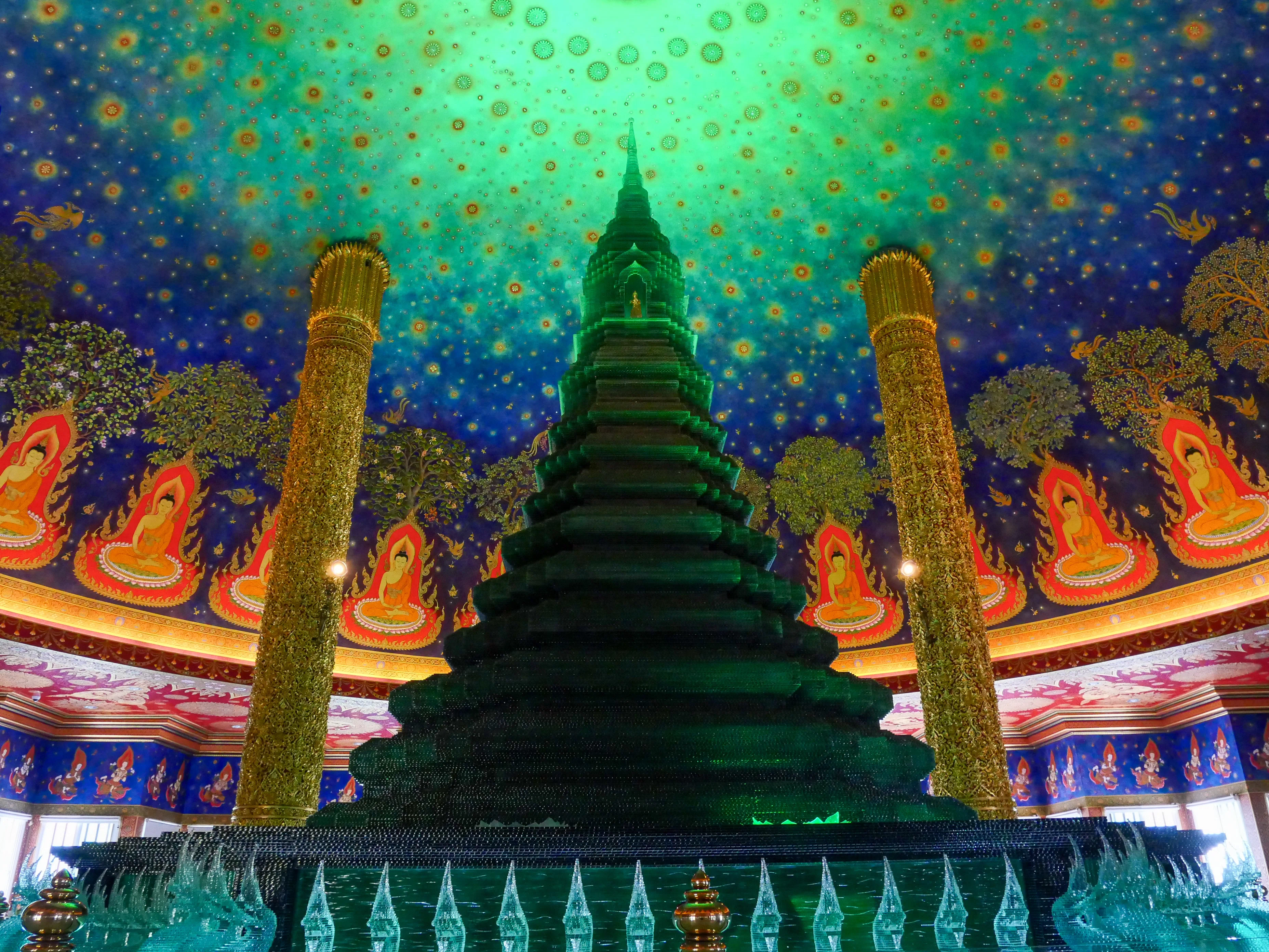 タイ旅行記】森羅万象を描いた天井画があるワット・パクナムへ。実物は