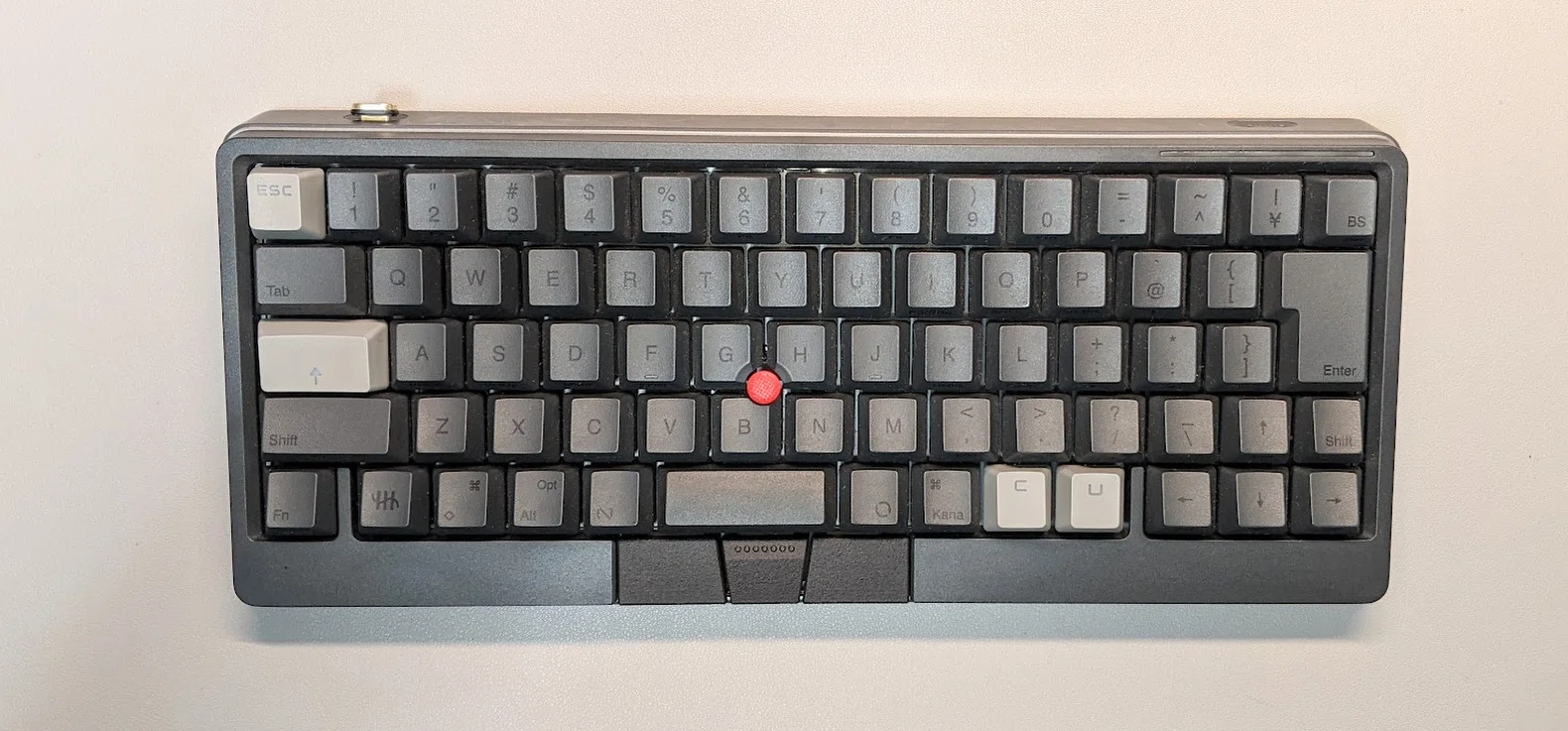 手放すキーボード、手放さないキーボード｜さしみつ