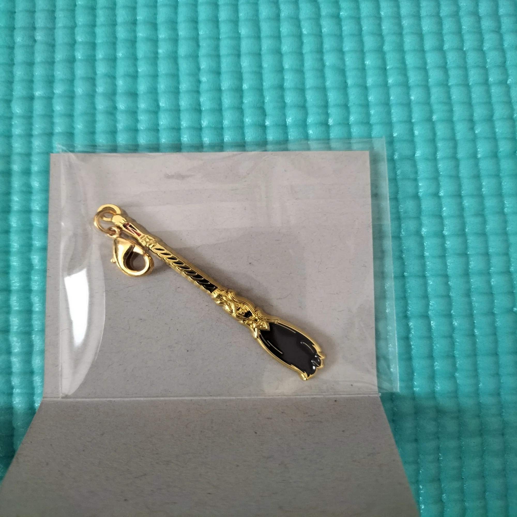 まほやく箒チャーム?開封式！｜たぬ