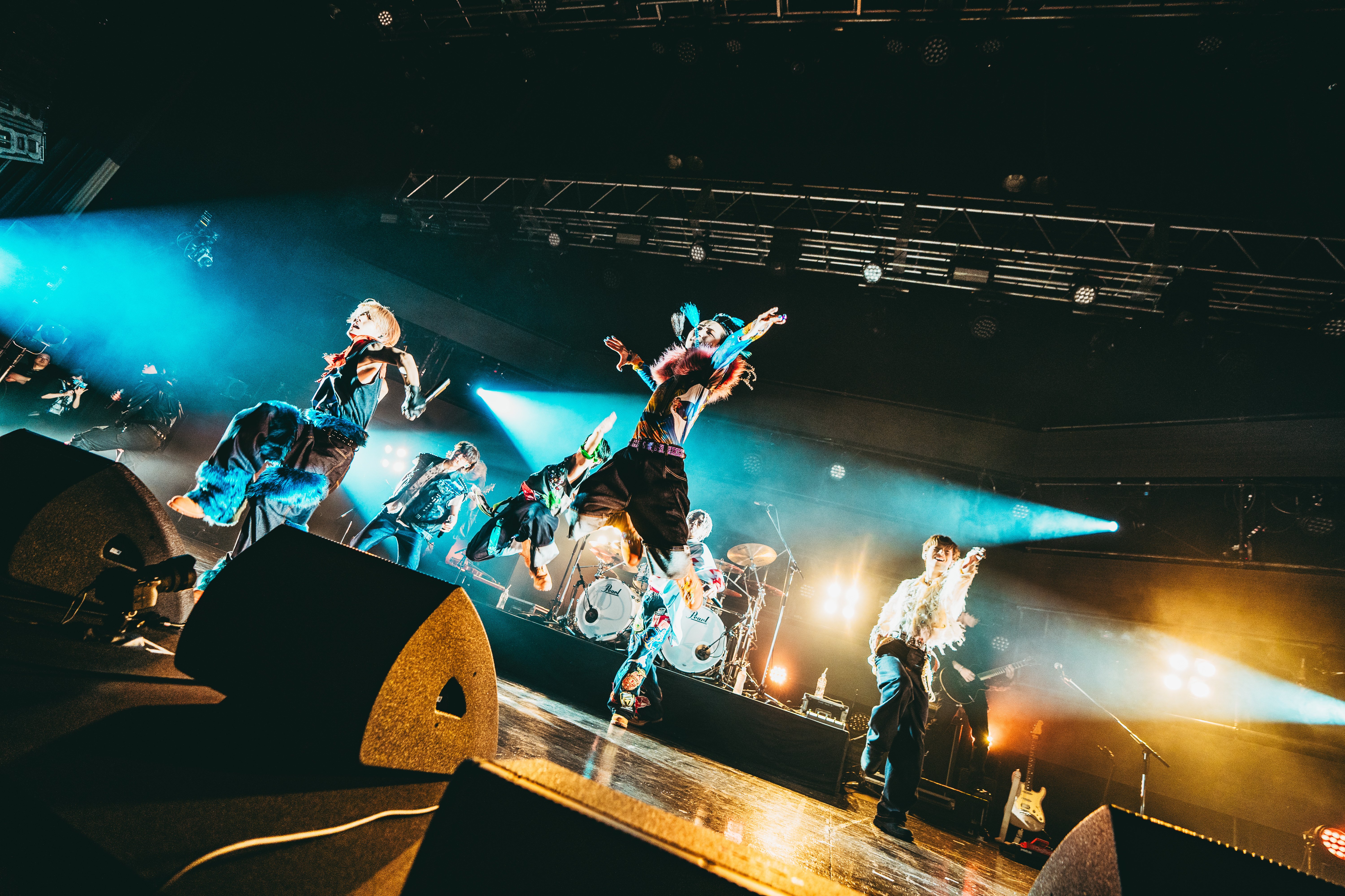 XYが、ワンマンライブ「1st ONE-MAN SHOW 2024 ～SINGULARITY～」を