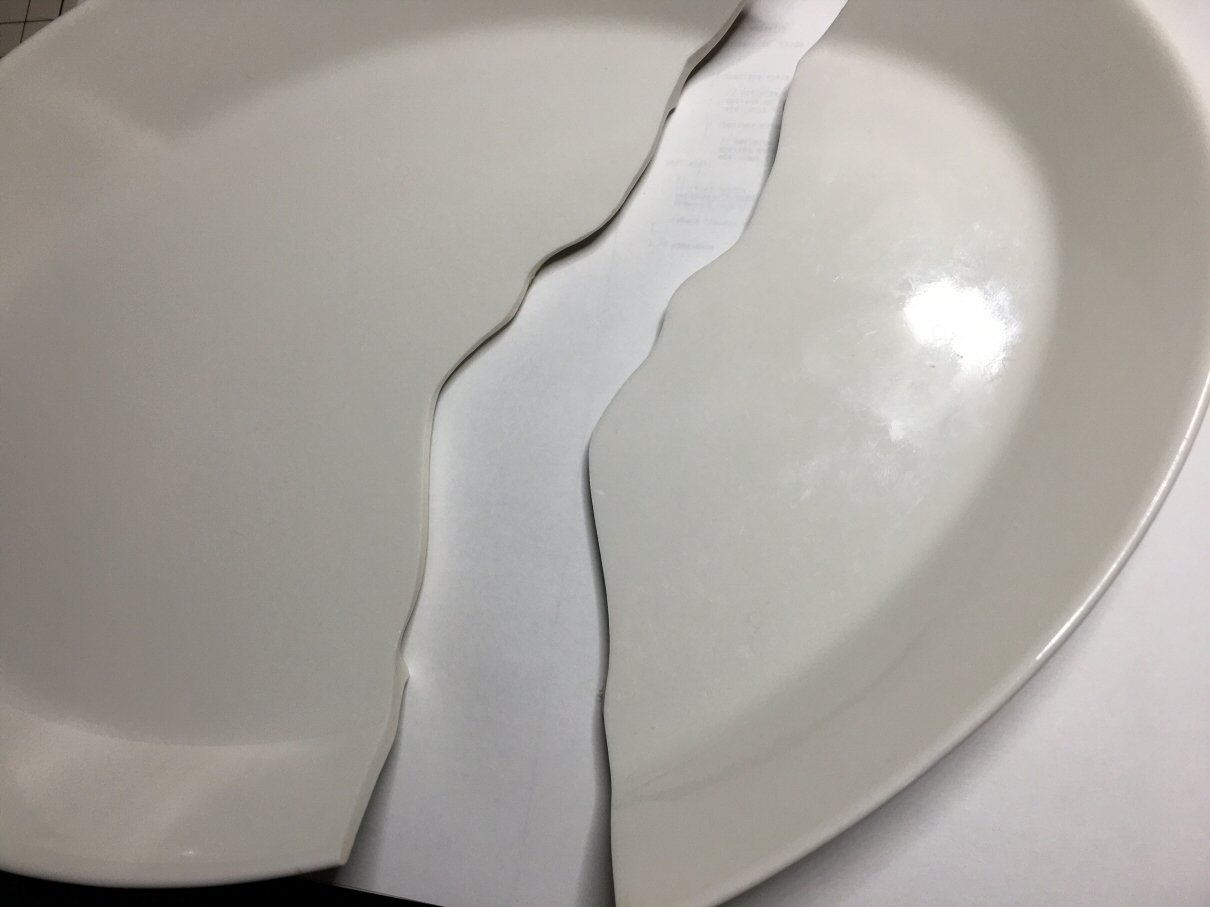 金継ぎもどきで割れた皿を修繕｜KAKAKKO（かかっこ）