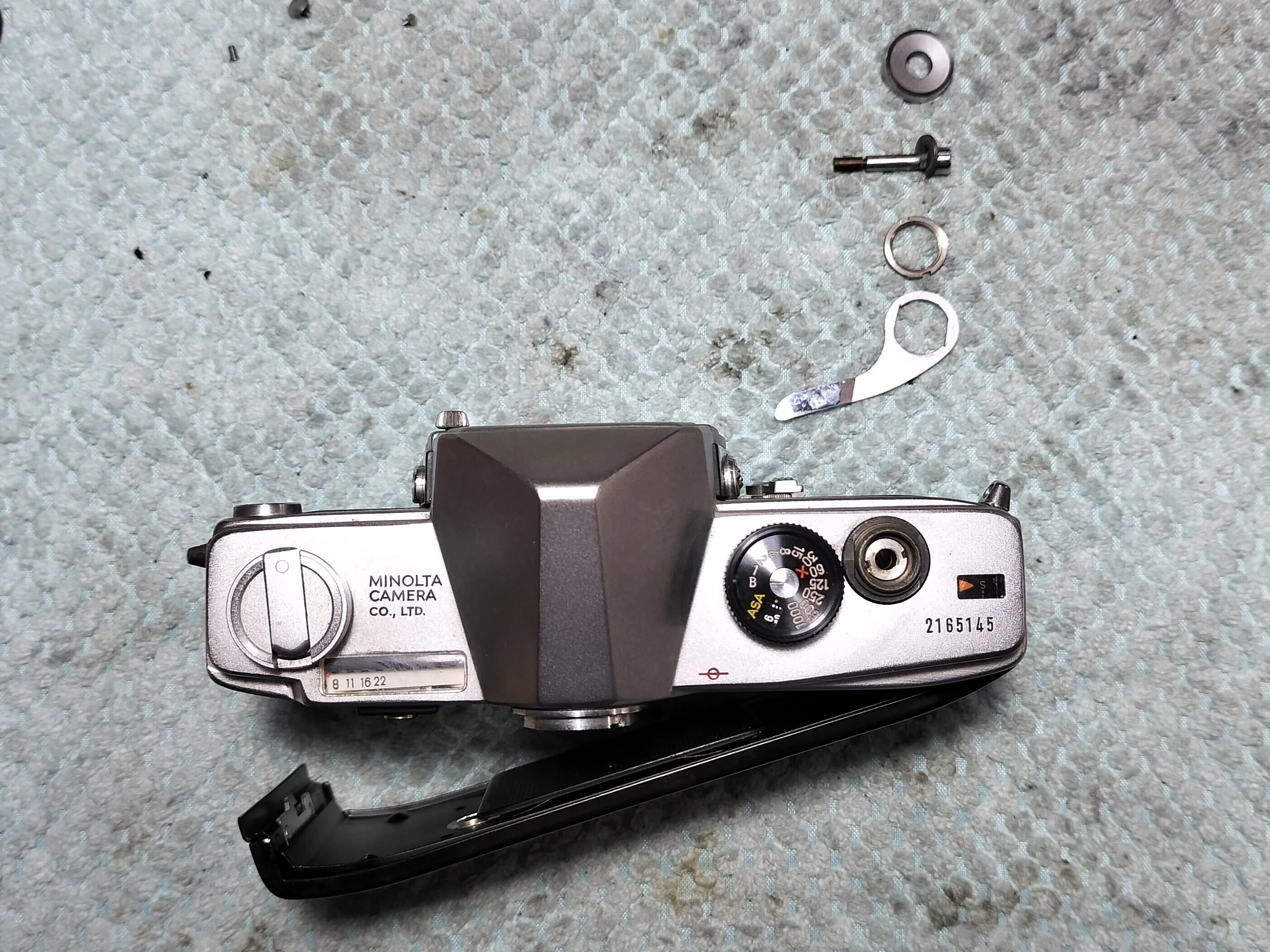 Minolta SR-7の分解｜フィルムカメラ修理のアクアカメラ