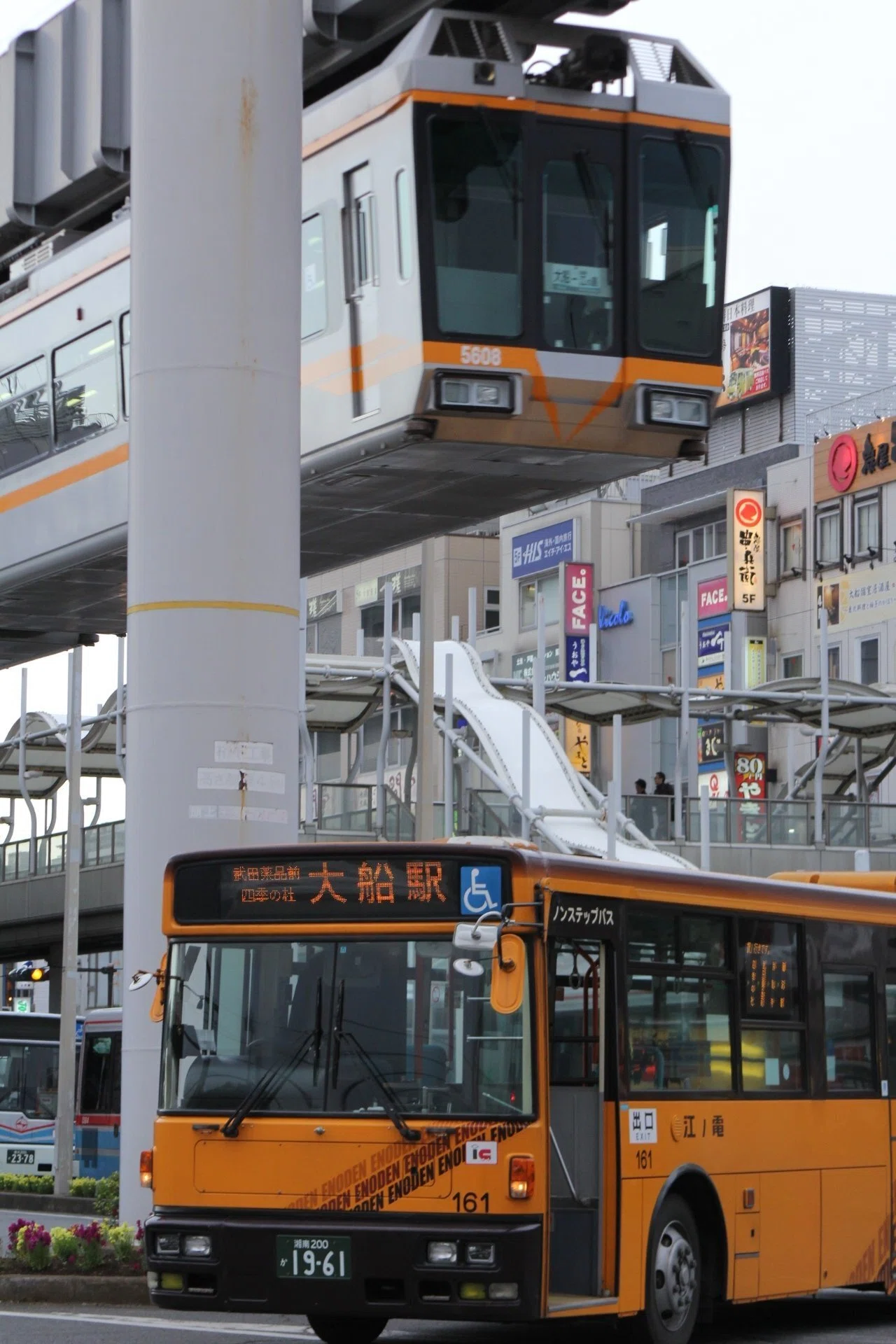 江ノ電バス 大型ステッカー - 広告掲載について | 江ノ電バス 後のり前