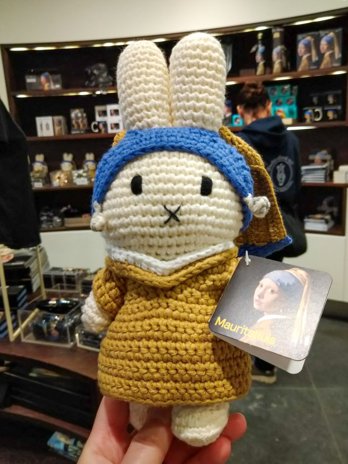 フェルメール《真珠の耳飾りの少女》に扮するミッフィー～Miffy Doll with Vermeer's Girl with Pearl  Outfit｜ミイル、オランダ在住のアート好き