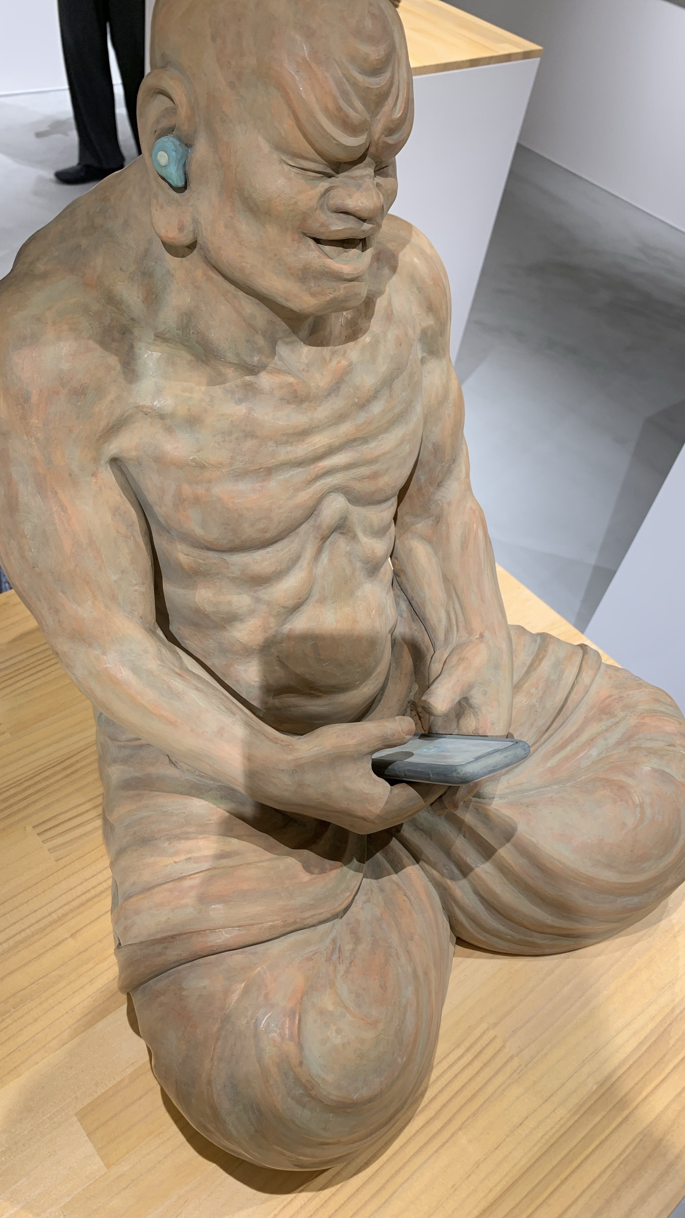 今年も仁王像にくつろぎを。｜TABU