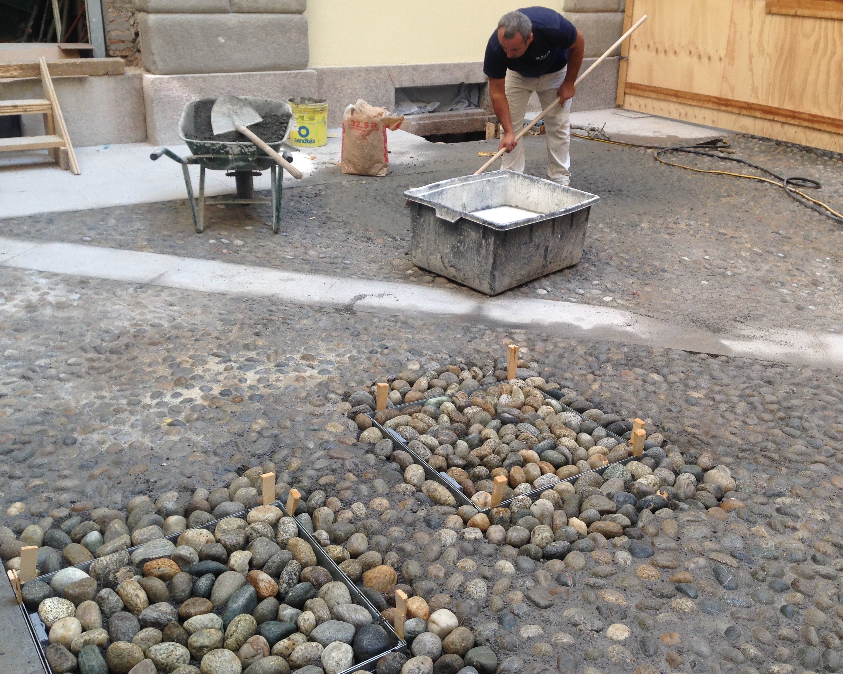 第4号 「敷き詰められた石」｜佐藤雅彦の「そういうことか新聞」