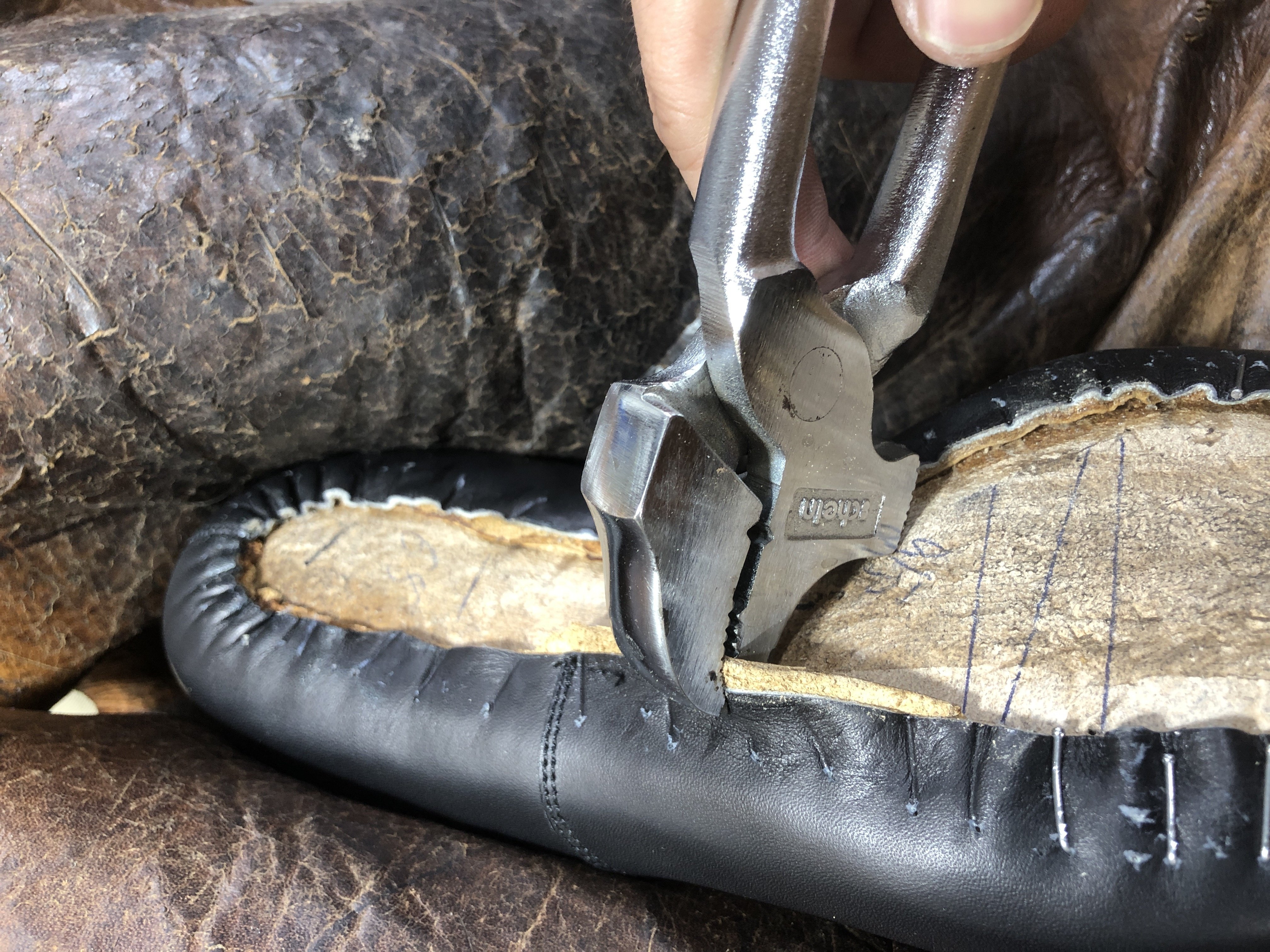 日本製ワニ靴作る道具 靴工具のワニ（ピンサーペンチ、ラスティング・ピンサー）日本製