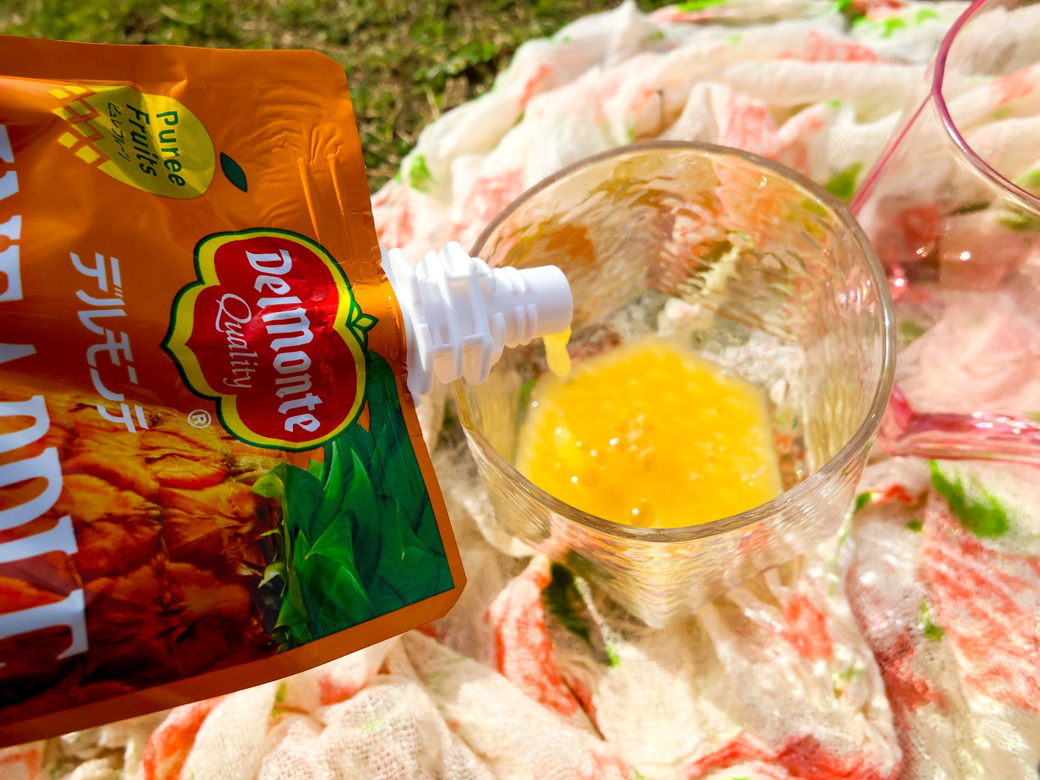 子連れお出かけ新相棒！「デルモンテ」の持ち出しフルーツパウチ食べて