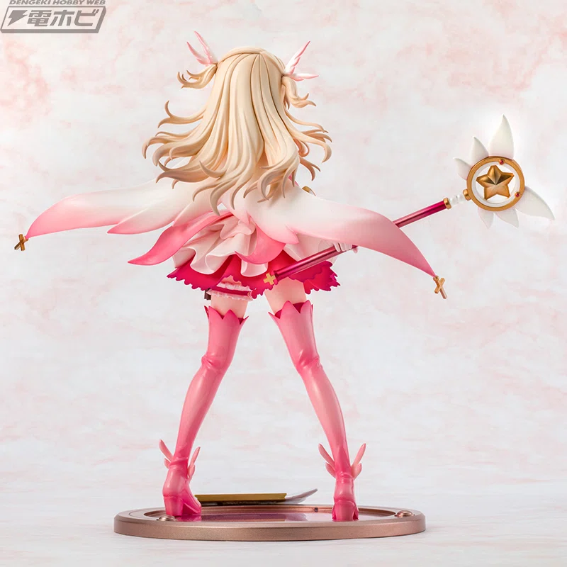 Fate/kaleid liner プリズマ☆イリヤ』より、イリヤが初めての変身