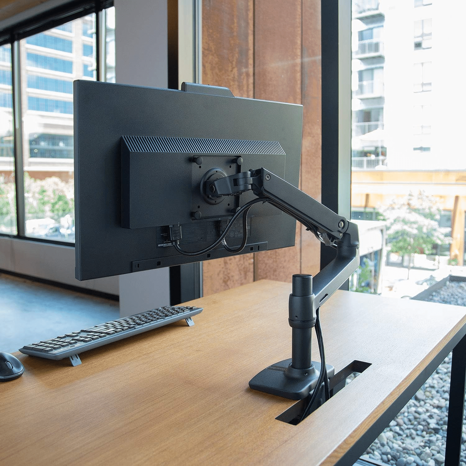 🖥️ エルゴトロンLXデスクモニターアーム：デスク革命の先駆者