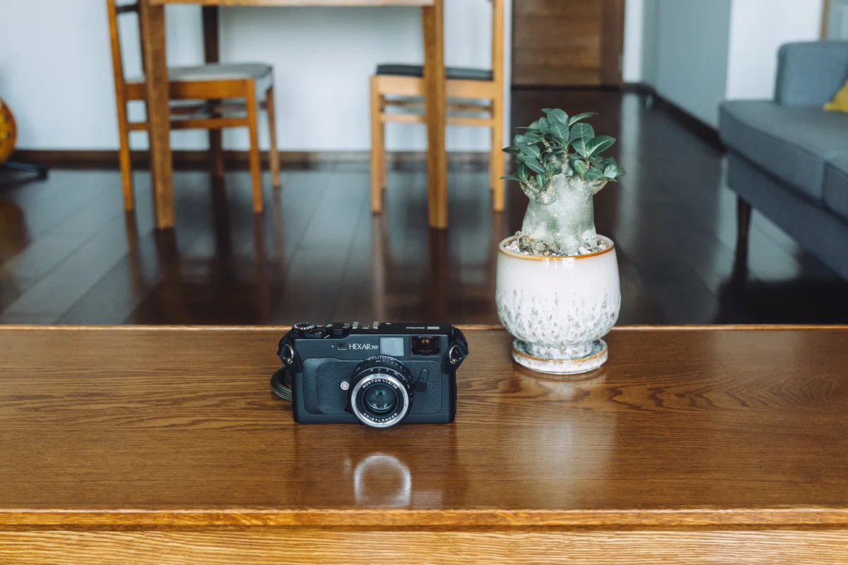 The Camera That Gets You in the Mood: Konica HEXAR RF｜Chappy