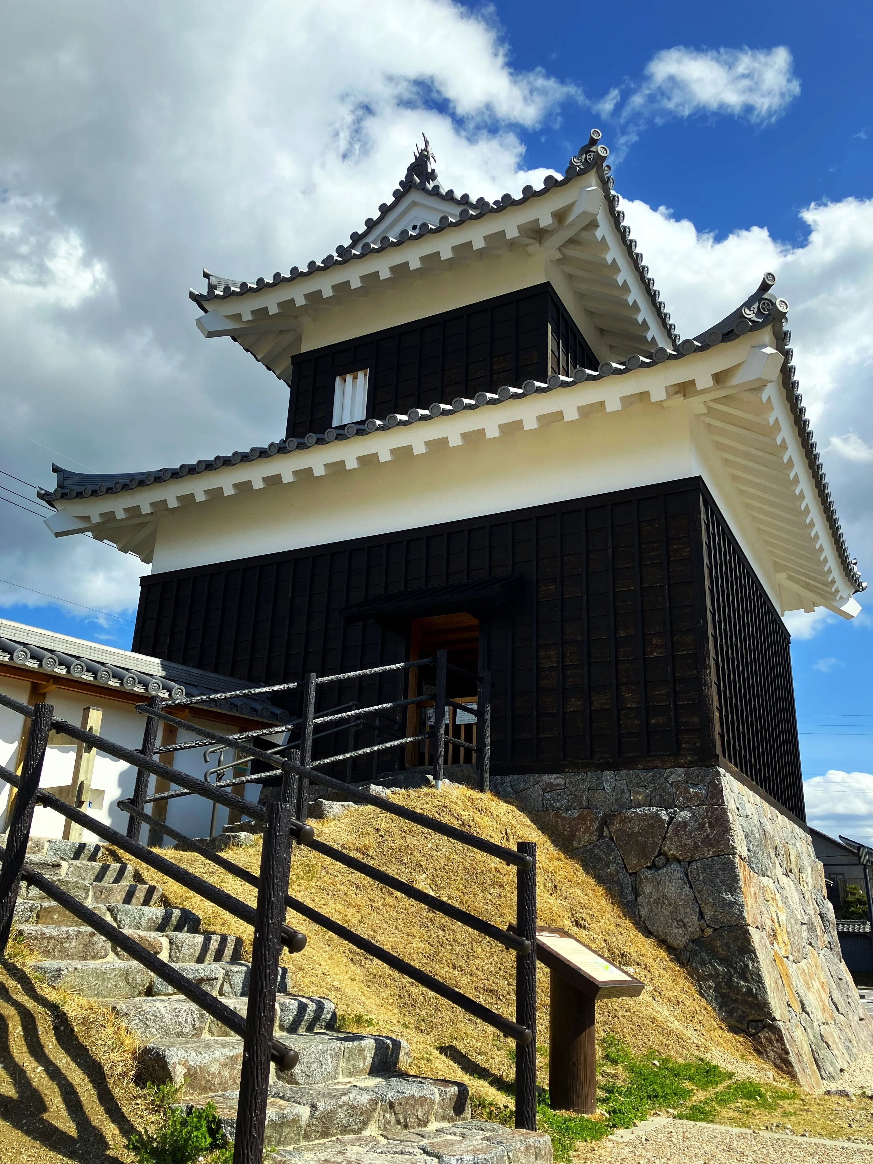 城・神社巡り】西尾城・御劔八幡宮（愛知県西尾市）｜ネコチャーン