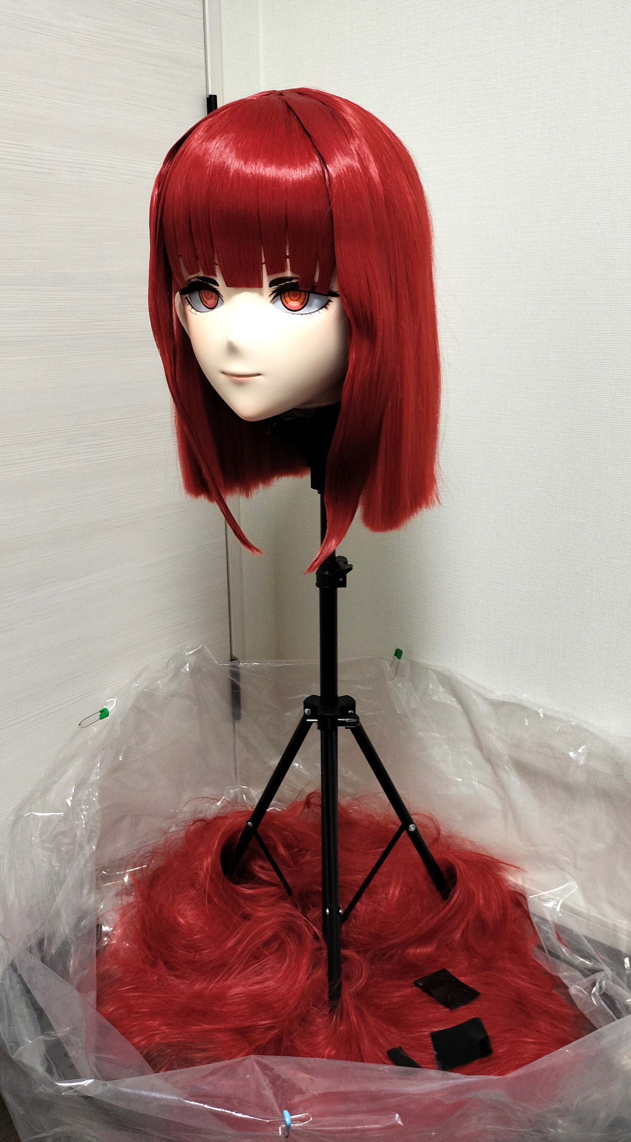 美少女着ぐるみマスク(既製品)の、目穴拡大加工とウィッグカット 美少女着ぐるみマスク(既製品)の、目穴拡大加工とウィッグカット