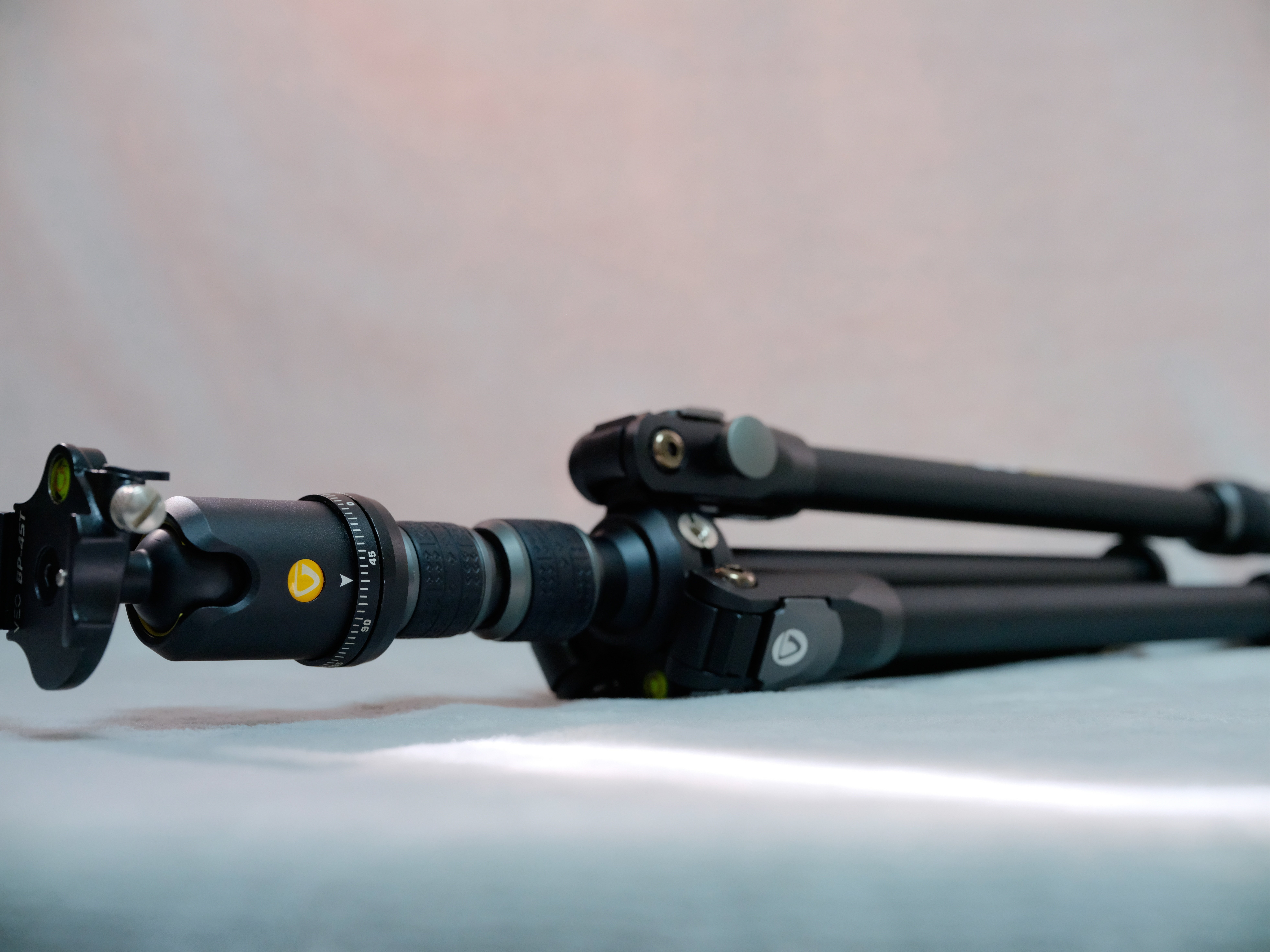 レビュー】1万円以下のトラベラー三脚 VANGUARD VEO 3T 204ABP レビュー】1万円以下のトラベラー三脚 VANGUARD VEO 3T 204ABP