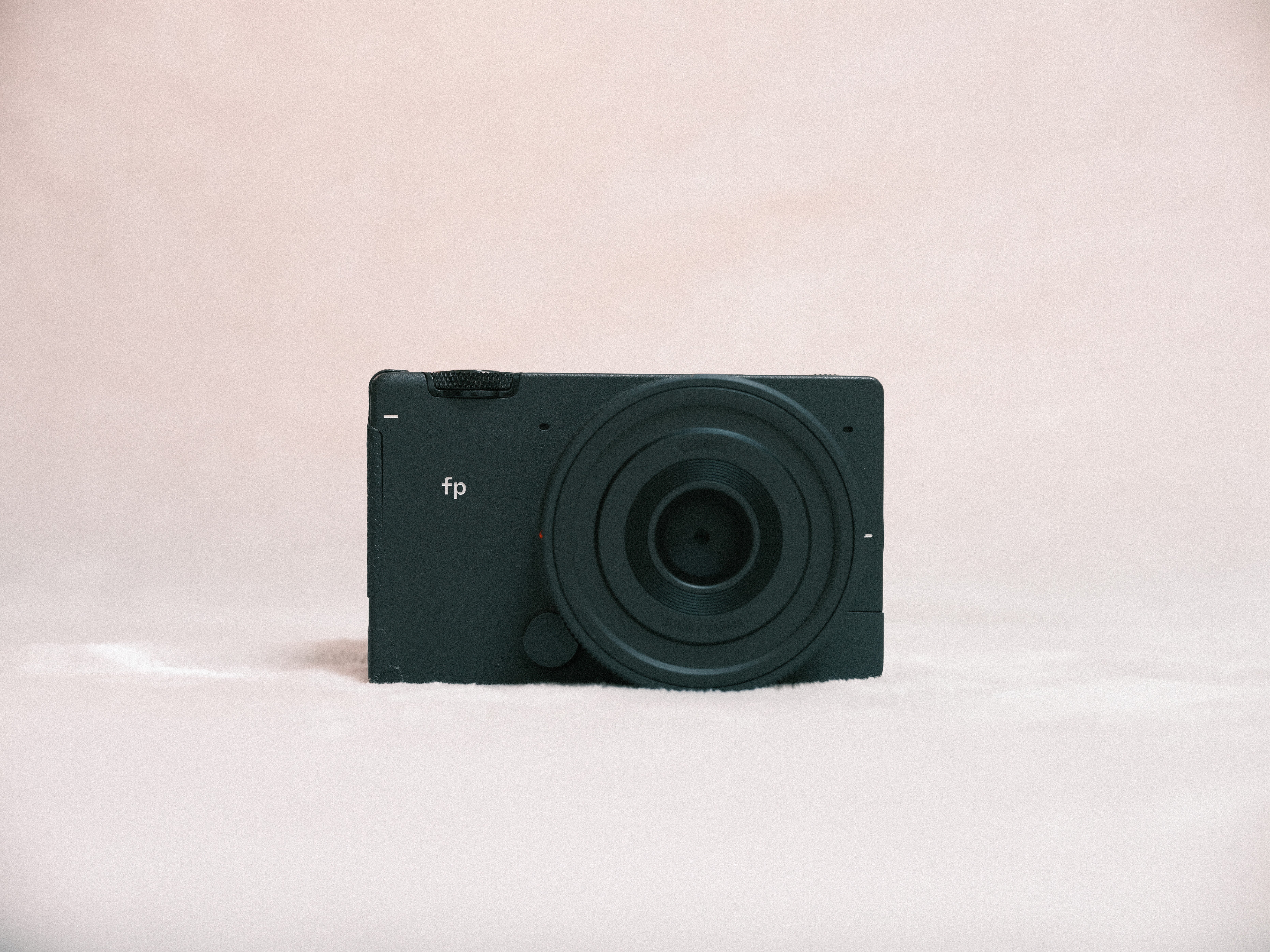 レビュー】新・デジタル写ルンです LUMIX S 26mm F8をS9とSIGMA レビュー】新・デジタル写ルンです LUMIX S 26mm F8をS9とSIGMA