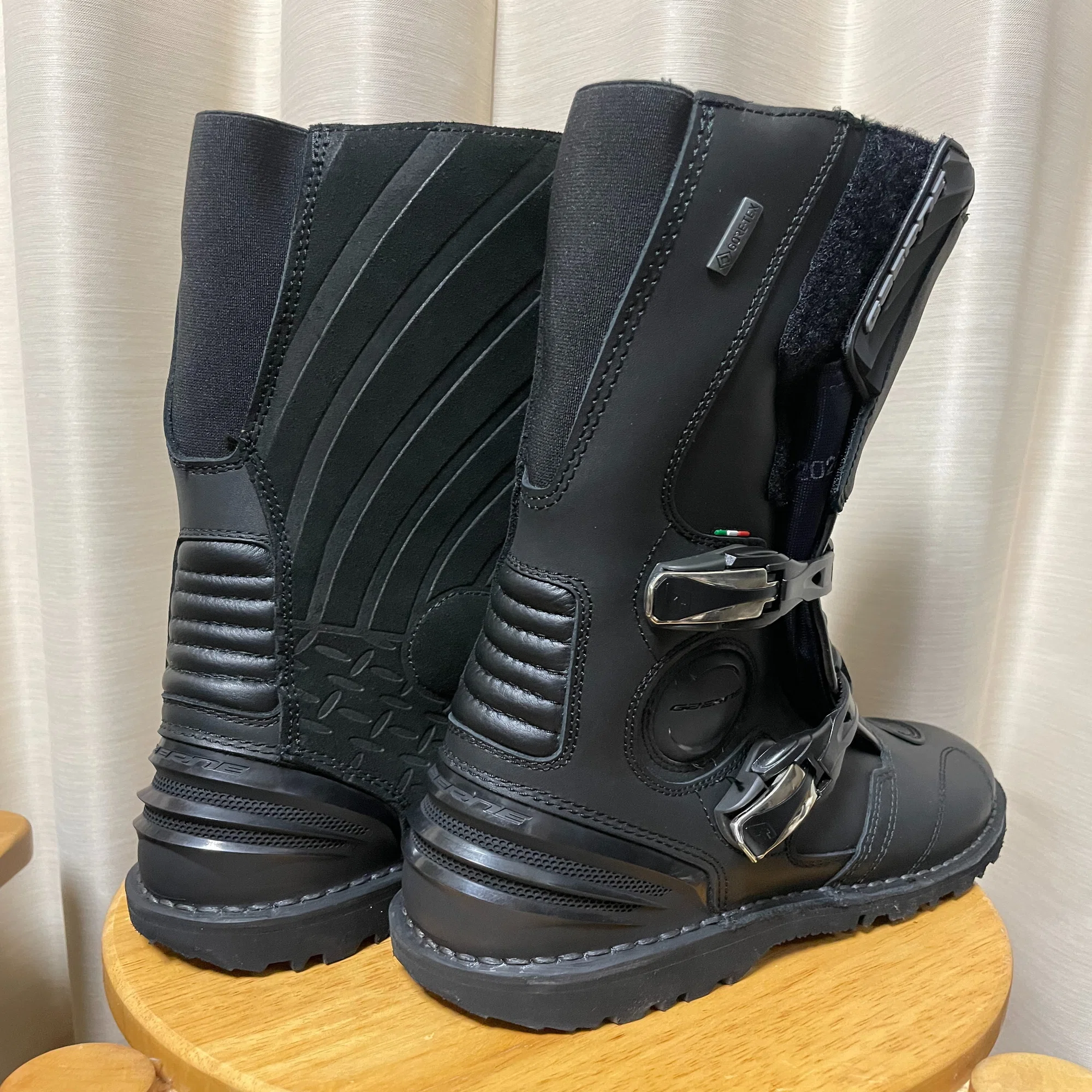 オフロードブーツをライトに… ガエルネ Gミッドランド ゴアテックスを 