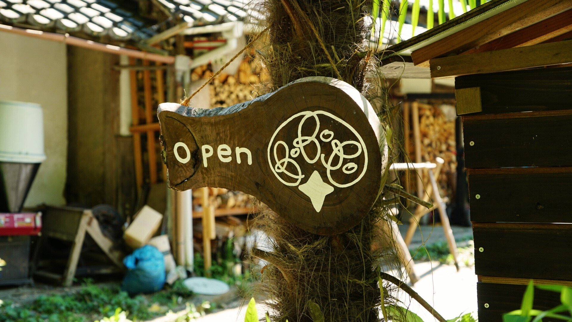 にわとりがいたよ ▶︎ 古民家カフェ BOBOBO(ボボボ)｜ぼんちゃん