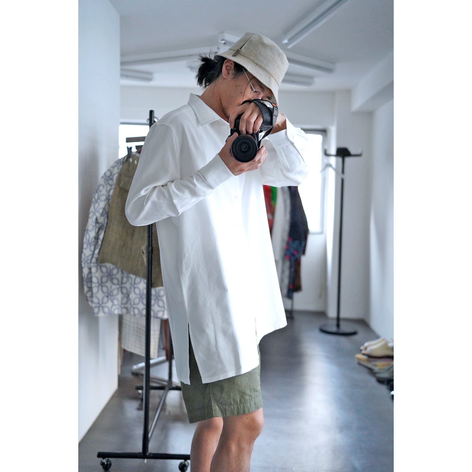 【10周年限定】PERIOD FEATURES a シャツ Khadi PERIOD FEATURES(ピリオド フィーチャーズ)