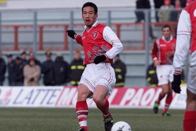 中田英寿さん　写真集　本　サッカー なぜなんだ…。20代で引退した日本の超才能6人。中田英寿だけじゃ