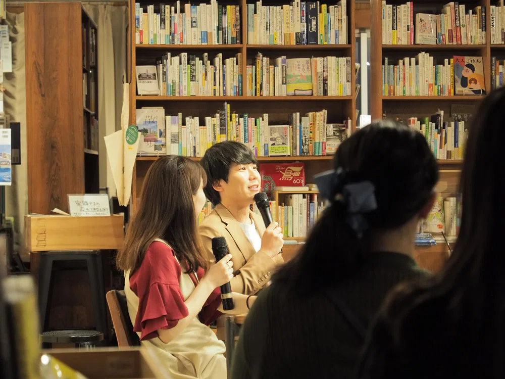 【イベントレポート】お笑いトリオ「ハナコ」秋山寛貴『人前に立つのは苦手だけど』出版記念イベント|KADOKAWA文芸「カドブン」note出張所
