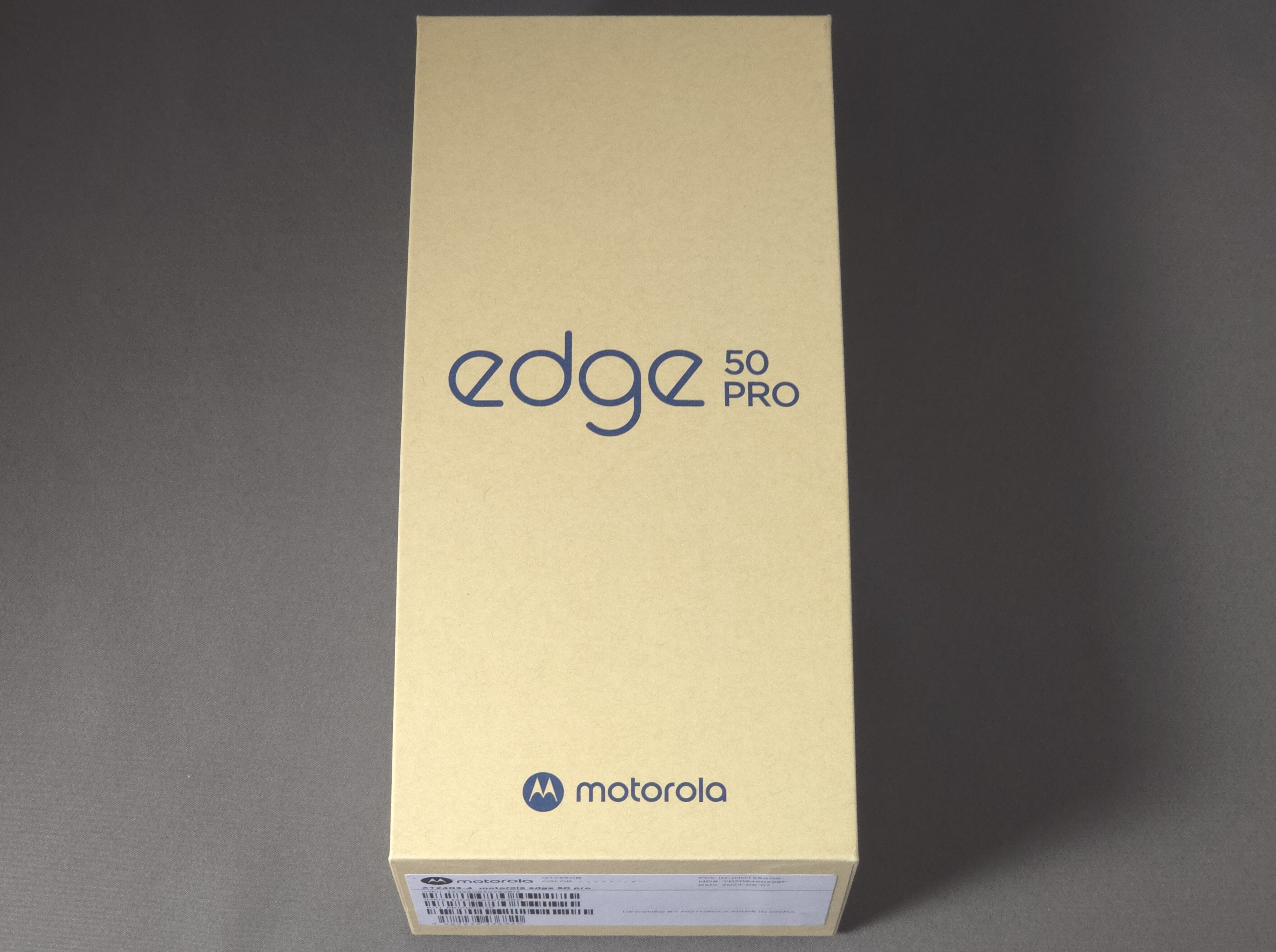 Motorola edge 50 PRO 本体と箱 motorola edge 50 proをレビュー！合皮ボディに望遠カメラ、ゲームも