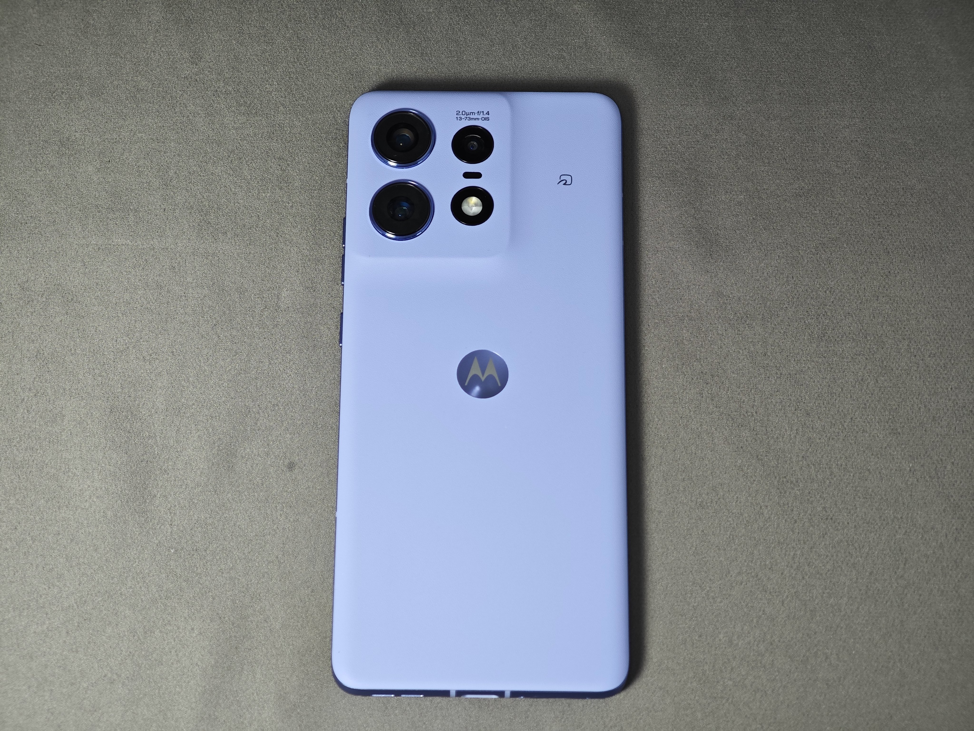 motorola edge 50 proをレビュー！合皮ボディに望遠カメラ