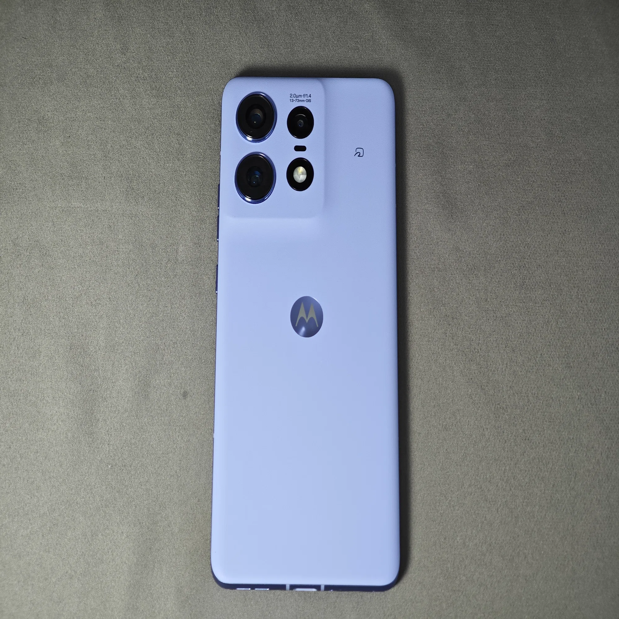 motorola edge 50 proをレビュー！合皮ボディに望遠カメラ、ゲームも 